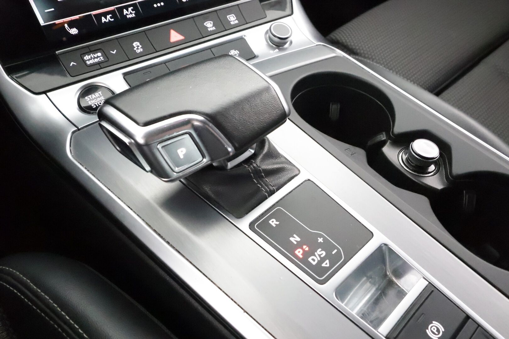 AUDI A6 2023 Sedan Business Sport 50 TFSI e quattro Stronic Electrified Edition * ACC / LED / P.tutkat / Sportpenkit / Navi * - Akku kuntotarkastettu / Koukku / 2x Latauskaapelit / Kahdet renkaat aluvanteilla 