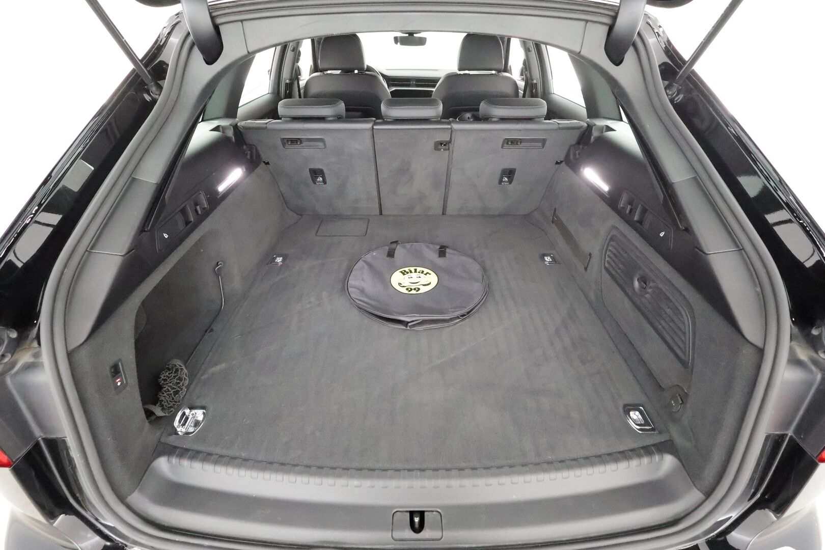 AUDI A6 2023 Sedan Business Sport 50 TFSI e quattro Stronic Electrified Edition * ACC / LED / P.tutkat / Sportpenkit / Navi * - Akku kuntotarkastettu / Koukku / 2x Latauskaapelit / Kahdet renkaat aluvanteilla 