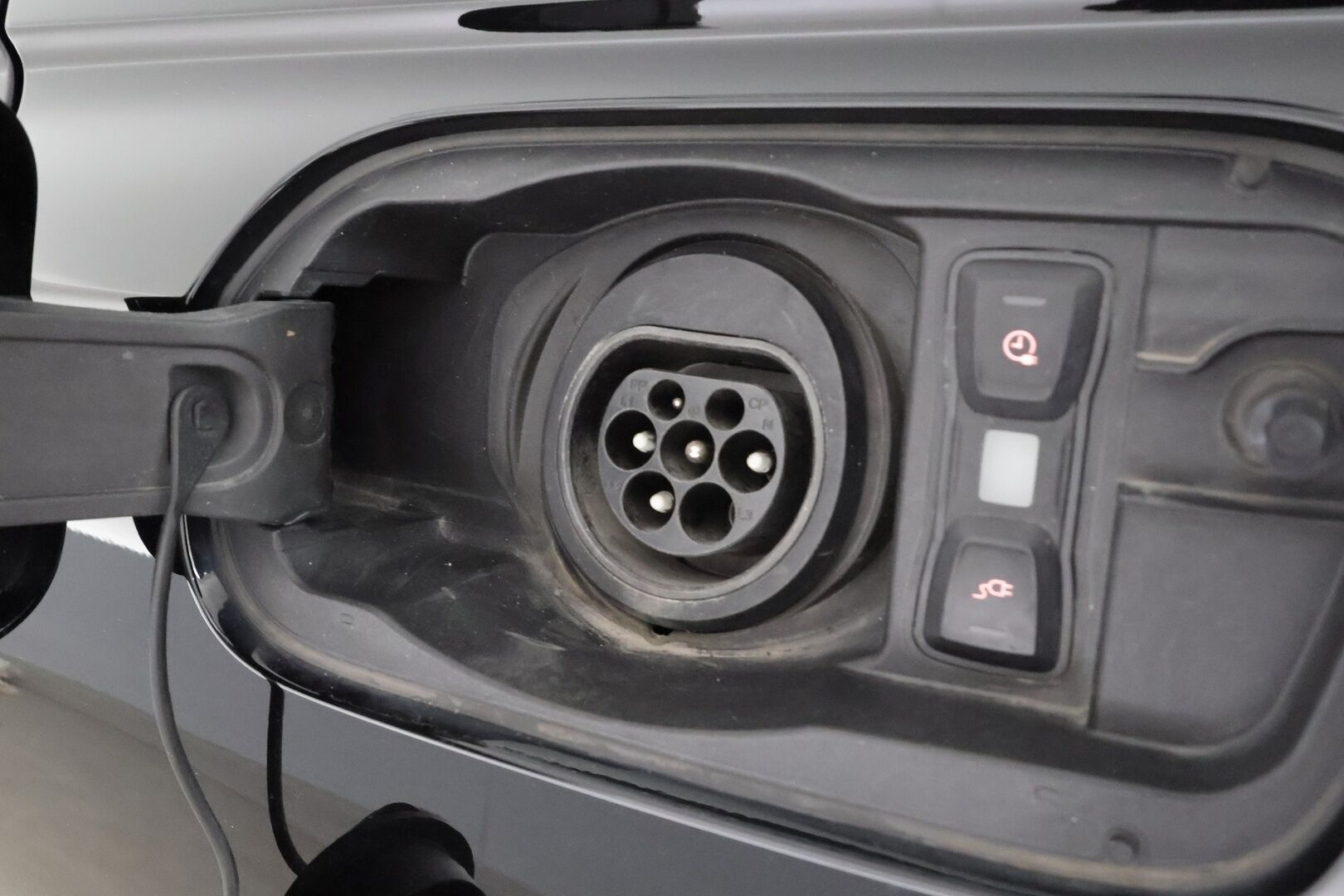 AUDI A6 2023 Sedan Business Sport 50 TFSI e quattro Stronic Electrified Edition * ACC / LED / P.tutkat / Sportpenkit / Navi * - Akku kuntotarkastettu / Koukku / 2x Latauskaapelit / Kahdet renkaat aluvanteilla 