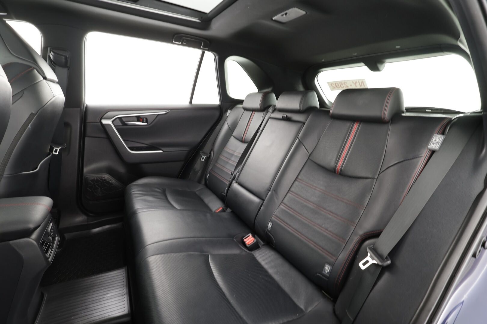 TOYOTA RAV4 PLUG-IN 2020 2.5 Hybrid AWD-i Premium * Webasto / Koukku / Panorama / ACC / JBL / LED / 360° / Ilmastoitu Muistipenkki / Keyless * - 2x Latauskaapelit / Kahdet renkaat aluvanteilla / * HUIPPU VARUSTEILLA *