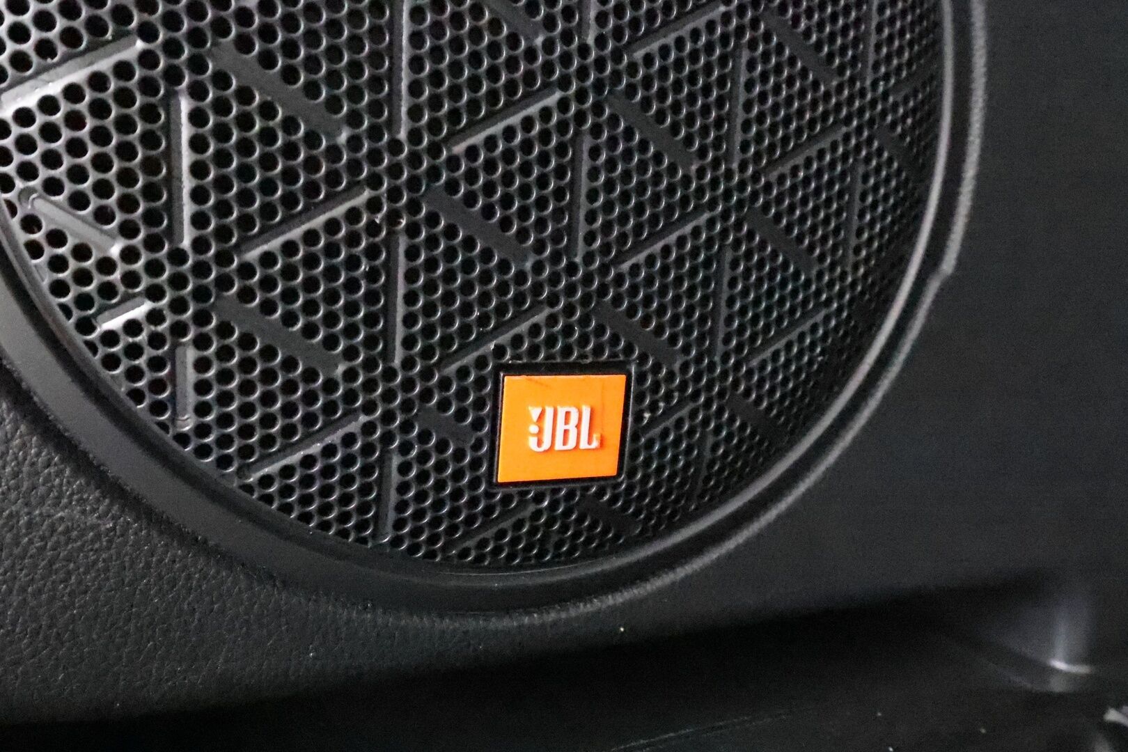 TOYOTA RAV4 PLUG-IN 2020 2.5 Hybrid AWD-i Premium * Webasto / Koukku / Panorama / ACC / JBL / LED / 360° / Ilmastoitu Muistipenkki / Keyless * - 2x Latauskaapelit / Kahdet renkaat aluvanteilla / * HUIPPU VARUSTEILLA *