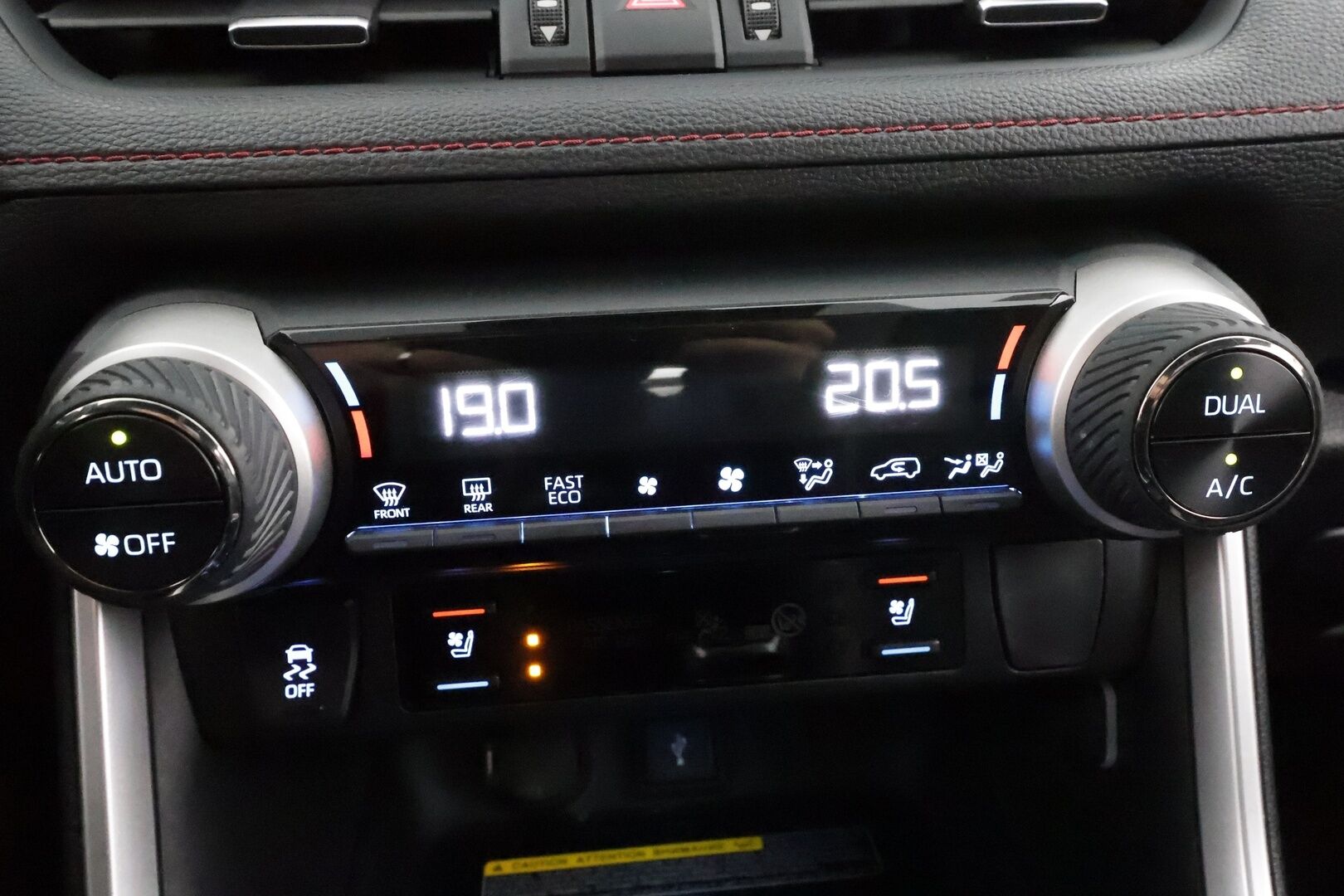 TOYOTA RAV4 PLUG-IN 2020 2.5 Hybrid AWD-i Premium * Webasto / Koukku / Panorama / ACC / JBL / LED / 360° / Ilmastoitu Muistipenkki / Keyless * - 2x Latauskaapelit / Kahdet renkaat aluvanteilla / * HUIPPU VARUSTEILLA *