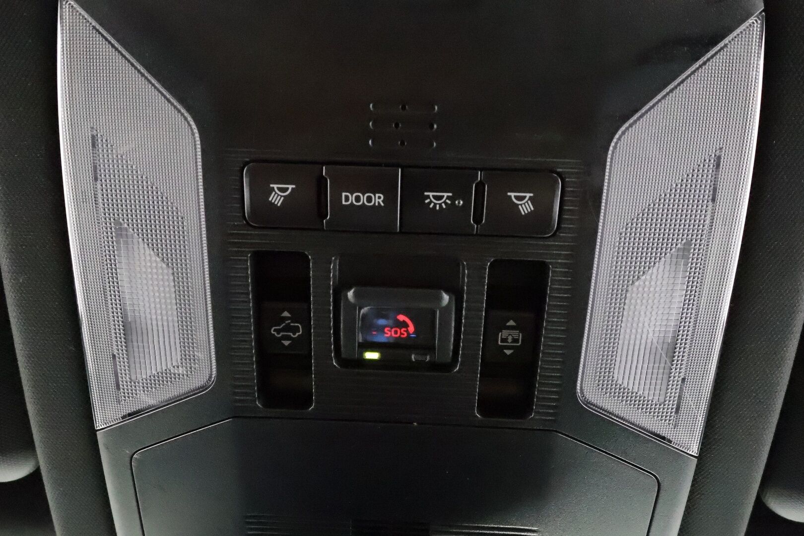 TOYOTA RAV4 PLUG-IN 2020 2.5 Hybrid AWD-i Premium * Webasto / Koukku / Panorama / ACC / JBL / LED / 360° / Ilmastoitu Muistipenkki / Keyless * - 2x Latauskaapelit / Kahdet renkaat aluvanteilla / * HUIPPU VARUSTEILLA *