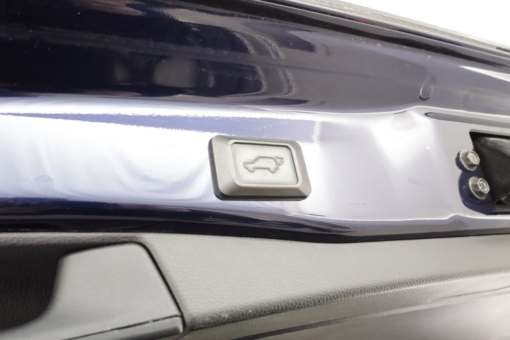 TOYOTA RAV4 PLUG-IN 2020 2.5 Hybrid AWD-i Premium * Webasto / Koukku / Panorama / ACC / JBL / LED / 360° / Ilmastoitu Muistipenkki / Keyless * - 2x Latauskaapelit / Kahdet renkaat aluvanteilla / * HUIPPU VARUSTEILLA *