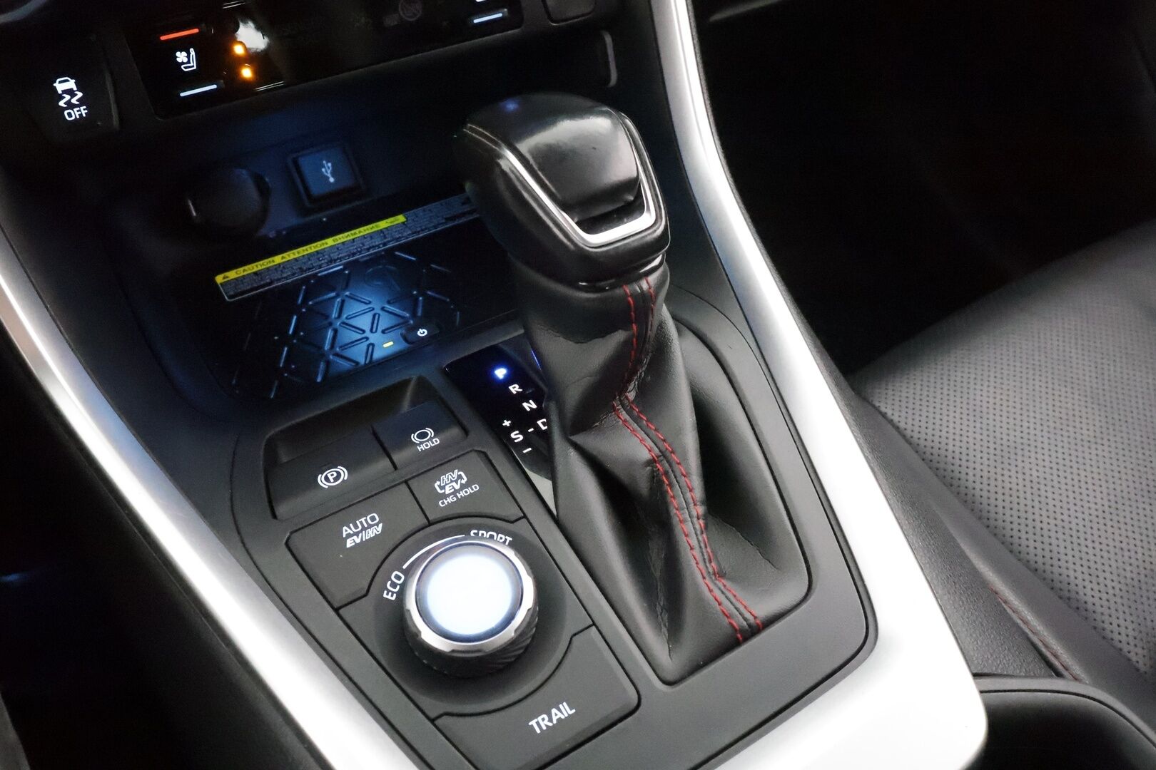 TOYOTA RAV4 PLUG-IN 2020 2.5 Hybrid AWD-i Premium * Webasto / Koukku / Panorama / ACC / JBL / LED / 360° / Ilmastoitu Muistipenkki / Keyless * - 2x Latauskaapelit / Kahdet renkaat aluvanteilla / * HUIPPU VARUSTEILLA *