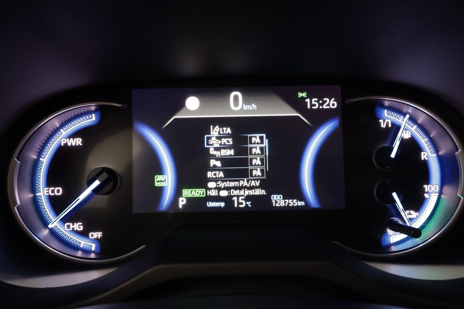 TOYOTA RAV4 PLUG-IN 2020 2.5 Hybrid AWD-i Premium * Webasto / Koukku / Panorama / ACC / JBL / LED / 360° / Ilmastoitu Muistipenkki / Keyless * - 2x Latauskaapelit / Kahdet renkaat aluvanteilla / * HUIPPU VARUSTEILLA *