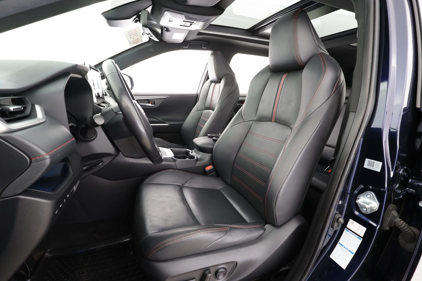 TOYOTA RAV4 PLUG-IN 2020 2.5 Hybrid AWD-i Premium * Webasto / Koukku / Panorama / ACC / JBL / LED / 360° / Ilmastoitu Muistipenkki / Keyless * - 2x Latauskaapelit / Kahdet renkaat aluvanteilla / * HUIPPU VARUSTEILLA *