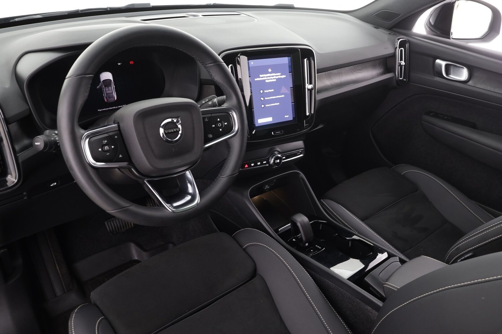 Volvo C40 2023 Recharge Plus aut * ILP / Koukku / ACC / Pixel-LED / P.Kamera / Sportpenkki Muistilla / Lasikatto / Navi / Kaistavahti * - Kahdet renkaat 