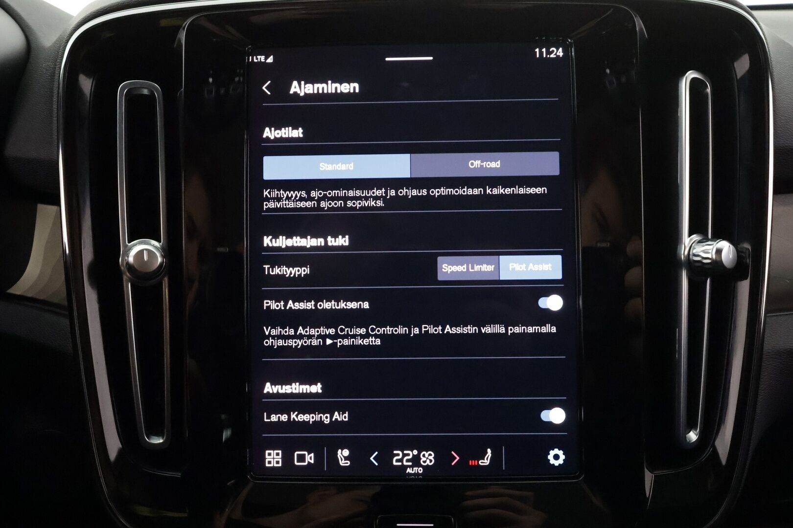 Volvo C40 2023 Recharge Plus aut * ILP / Koukku / ACC / Pixel-LED / P.Kamera / Sportpenkki Muistilla / Lasikatto / Navi / Kaistavahti * - Kahdet renkaat 
