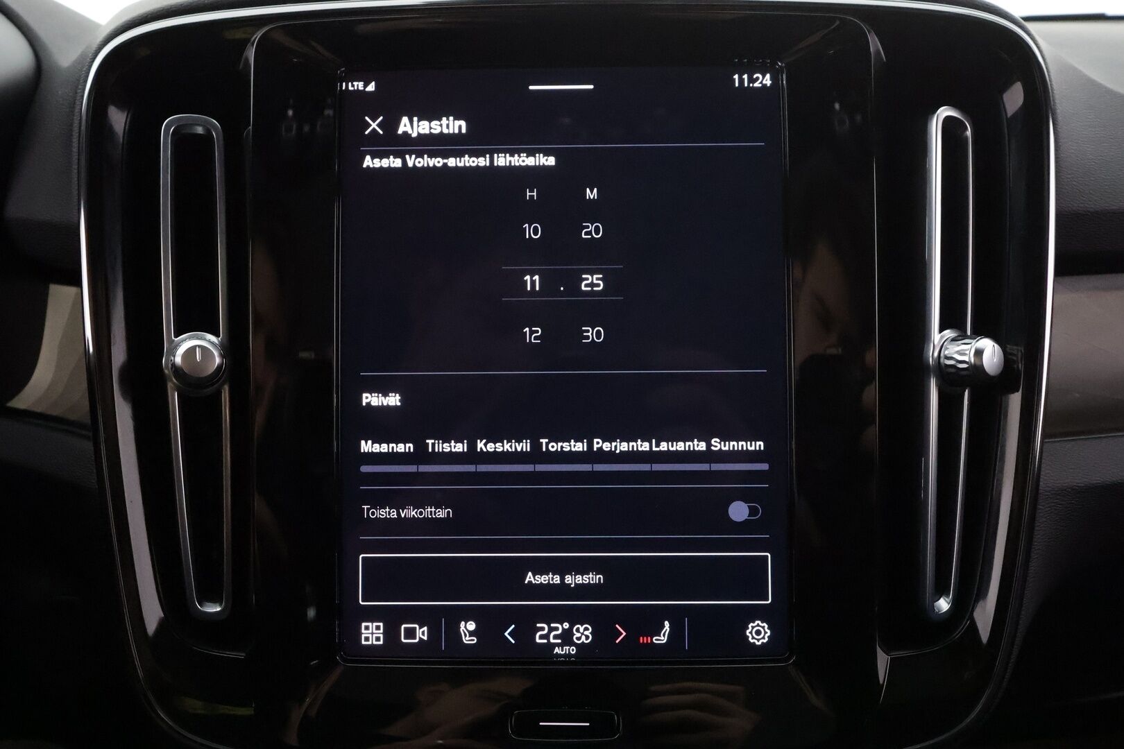 Volvo C40 2023 Recharge Plus aut * ILP / Koukku / ACC / Pixel-LED / P.Kamera / Sportpenkki Muistilla / Lasikatto / Navi / Kaistavahti * - Kahdet renkaat 