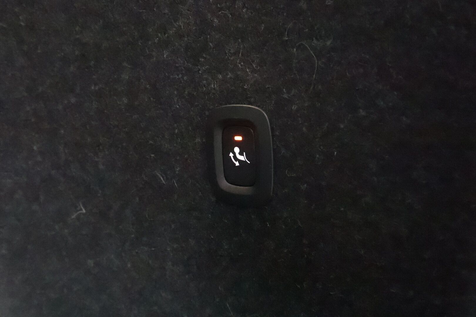 Volvo C40 2023 Recharge Plus aut * ILP / Koukku / ACC / Pixel-LED / P.Kamera / Sportpenkki Muistilla / Lasikatto / Navi / Kaistavahti * - Kahdet renkaat 