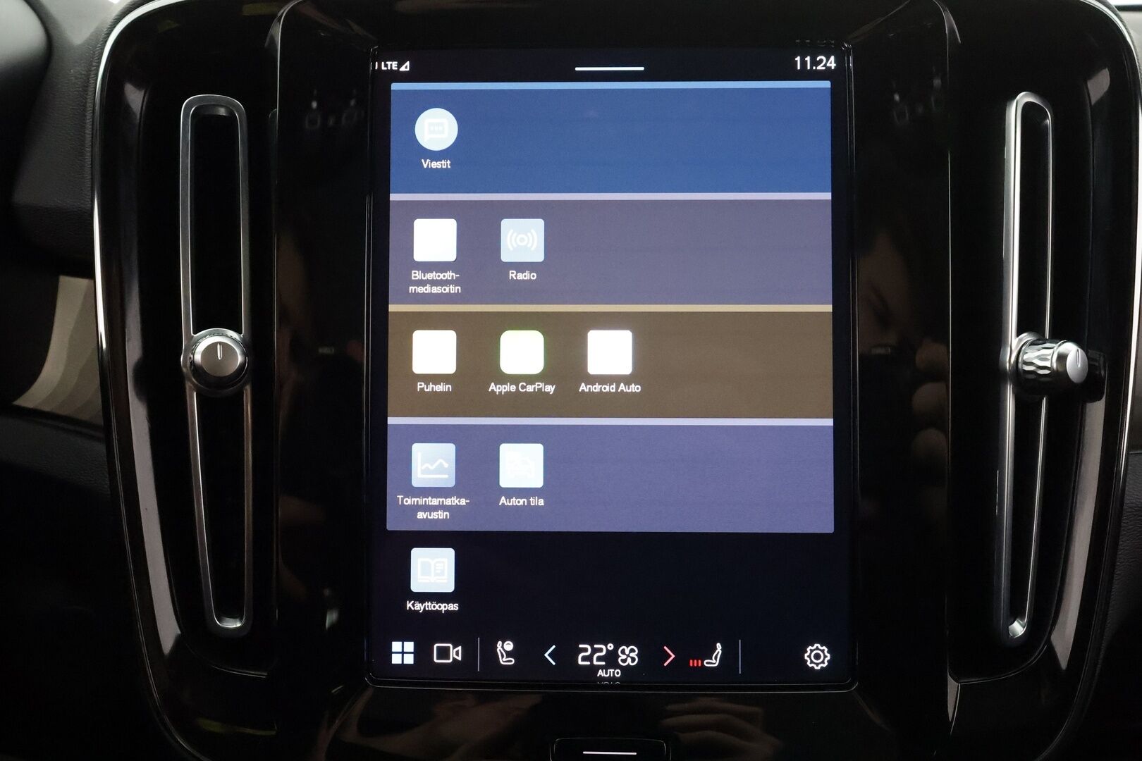 Volvo C40 2023 Recharge Plus aut * ILP / Koukku / ACC / Pixel-LED / P.Kamera / Sportpenkki Muistilla / Lasikatto / Navi / Kaistavahti * - Kahdet renkaat 