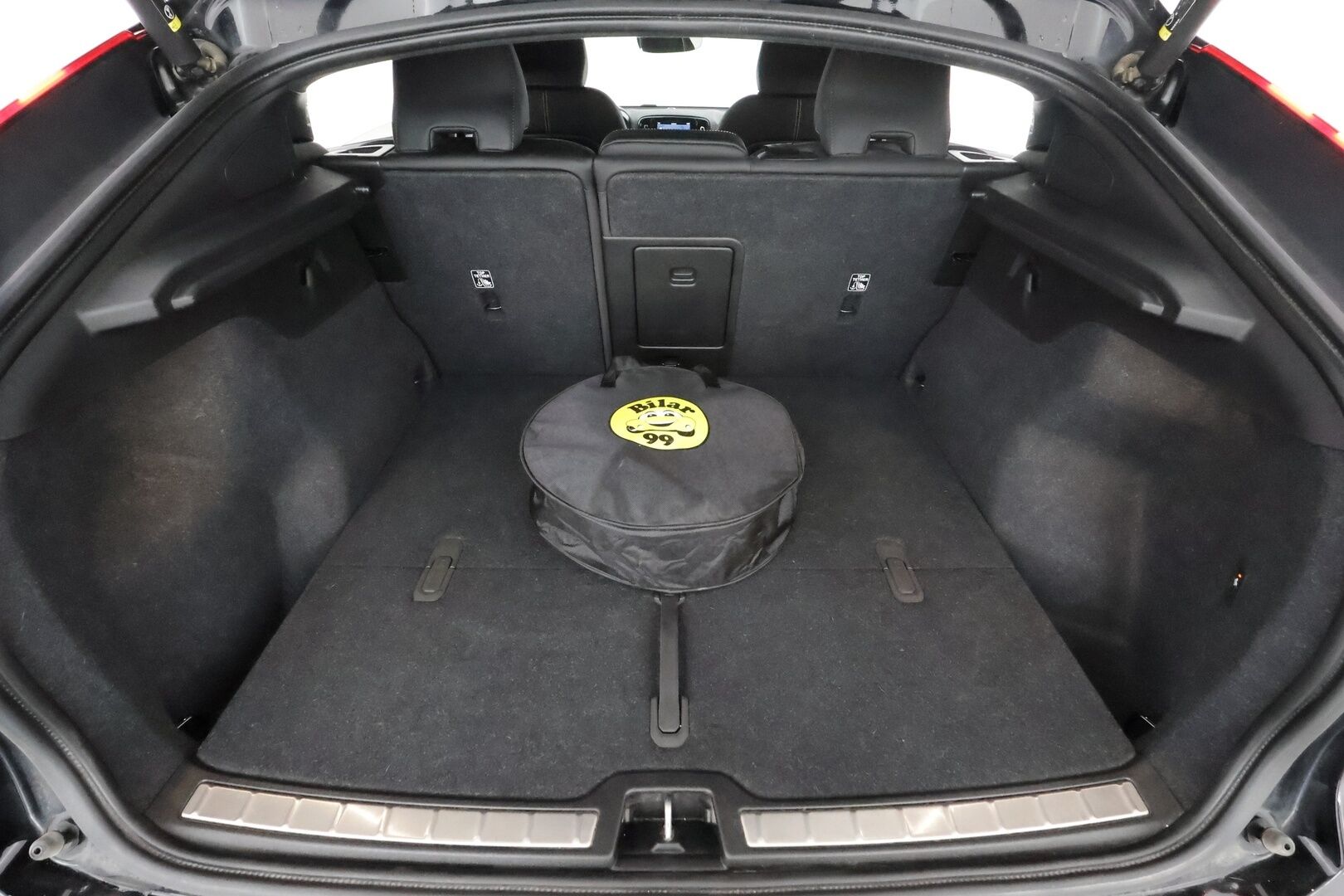 Volvo C40 2023 Recharge Plus aut * ILP / Koukku / ACC / Pixel-LED / P.Kamera / Sportpenkki Muistilla / Lasikatto / Navi / Kaistavahti * - Kahdet renkaat 