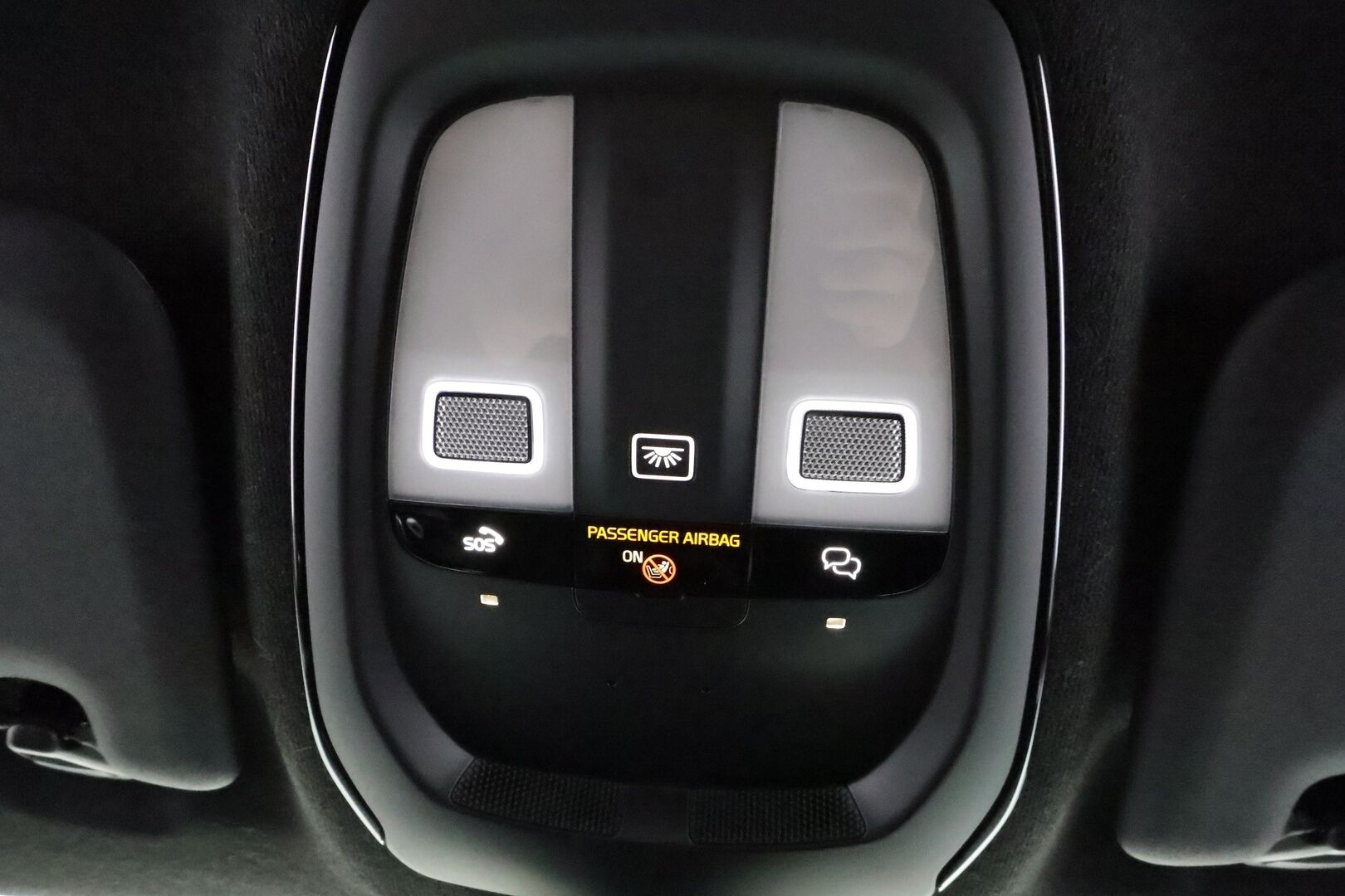 Volvo C40 2023 Recharge Plus aut * ILP / Koukku / ACC / Pixel-LED / P.Kamera / Sportpenkki Muistilla / Lasikatto / Navi / Kaistavahti * - Kahdet renkaat 