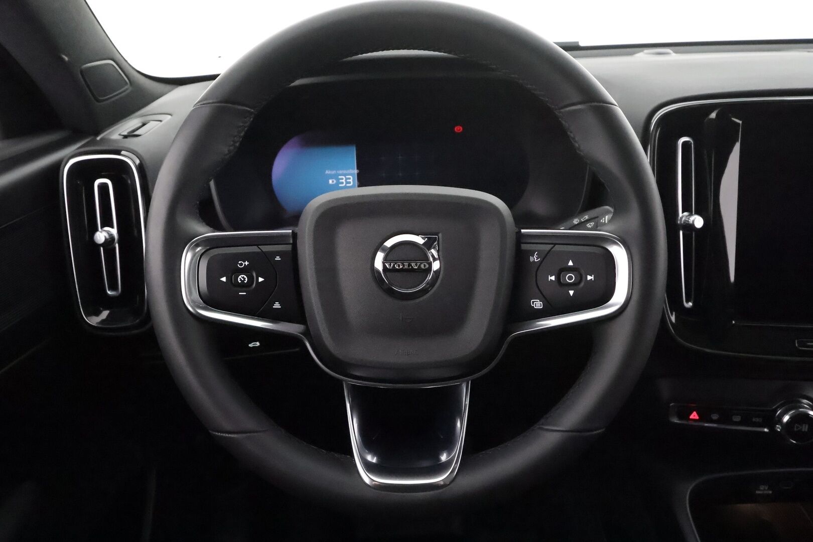 Volvo C40 2023 Recharge Plus aut * ILP / Koukku / ACC / Pixel-LED / P.Kamera / Sportpenkki Muistilla / Lasikatto / Navi / Kaistavahti * - Kahdet renkaat 