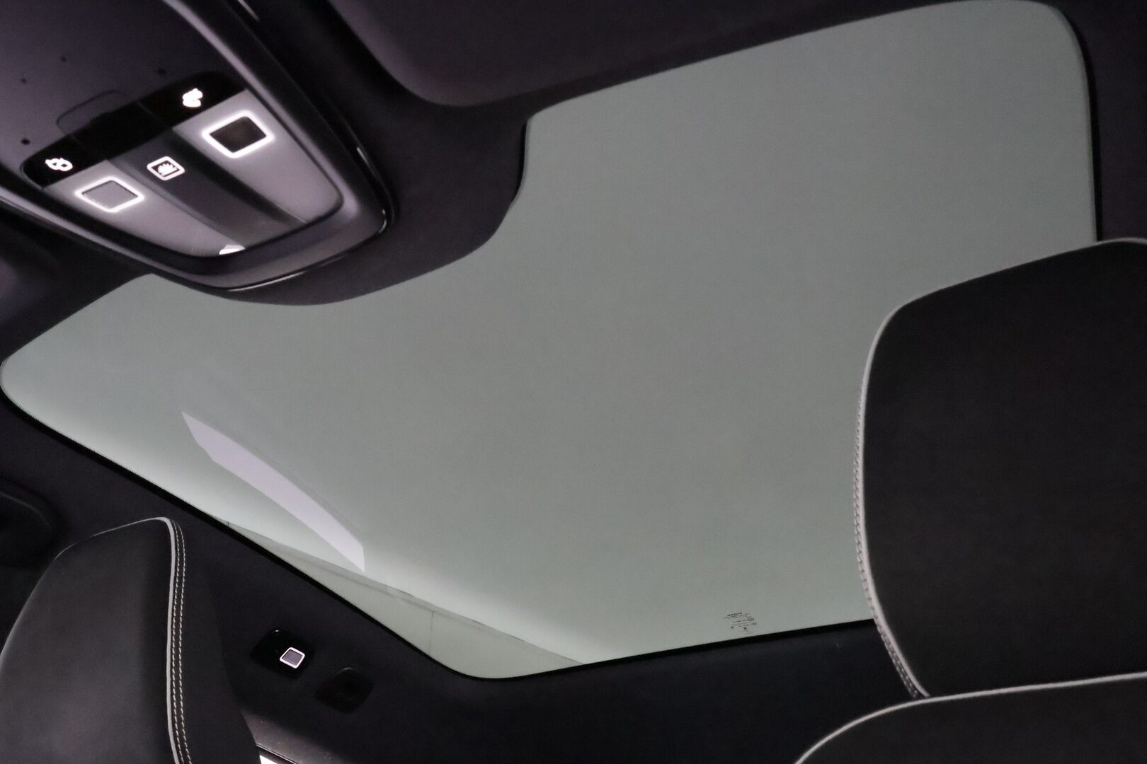 Volvo C40 2023 Recharge Plus aut * ILP / Koukku / ACC / Pixel-LED / P.Kamera / Sportpenkki Muistilla / Lasikatto / Navi / Kaistavahti * - Kahdet renkaat 