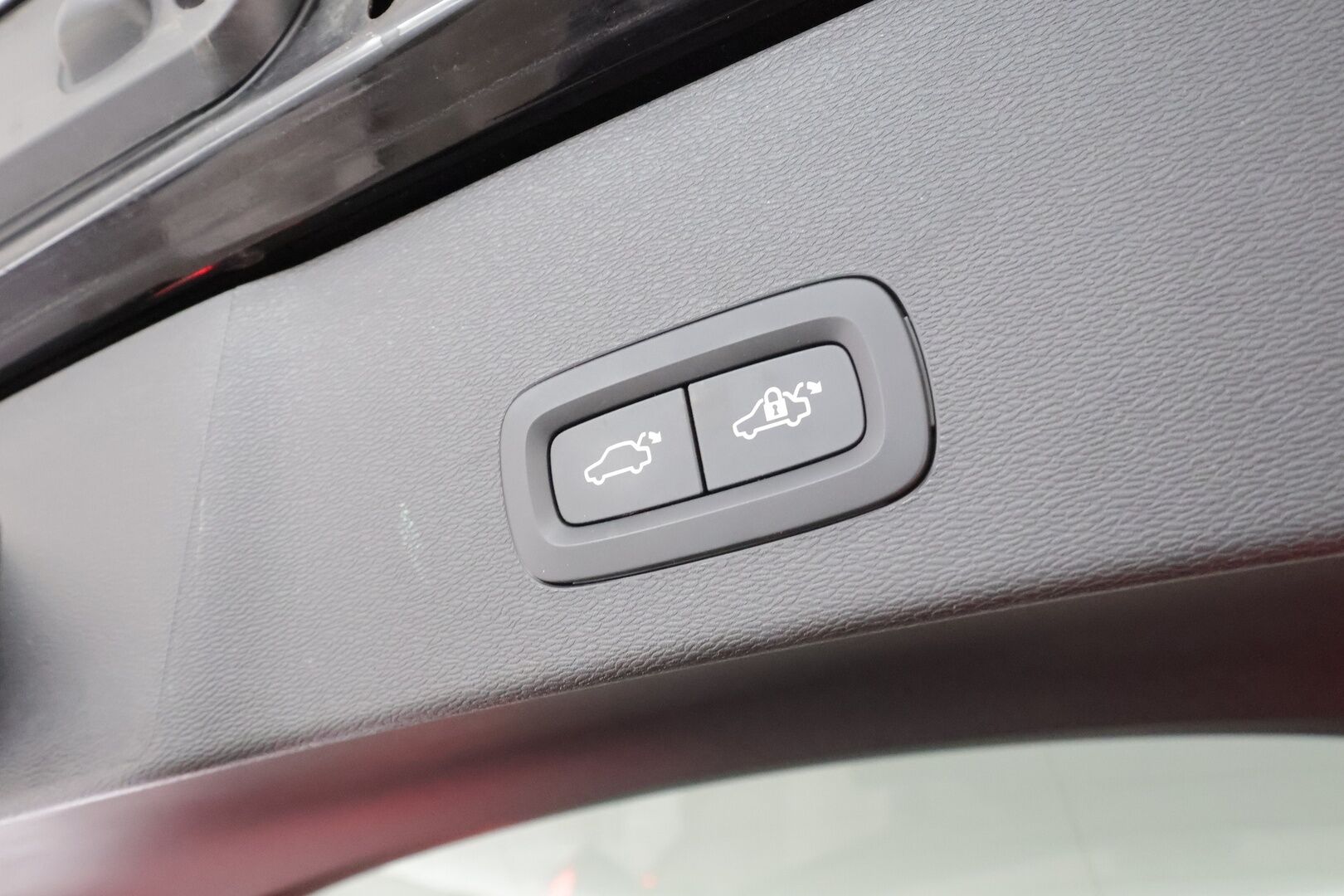 Volvo C40 2023 Recharge Plus aut * ILP / Koukku / ACC / Pixel-LED / P.Kamera / Sportpenkki Muistilla / Lasikatto / Navi / Kaistavahti * - Kahdet renkaat 