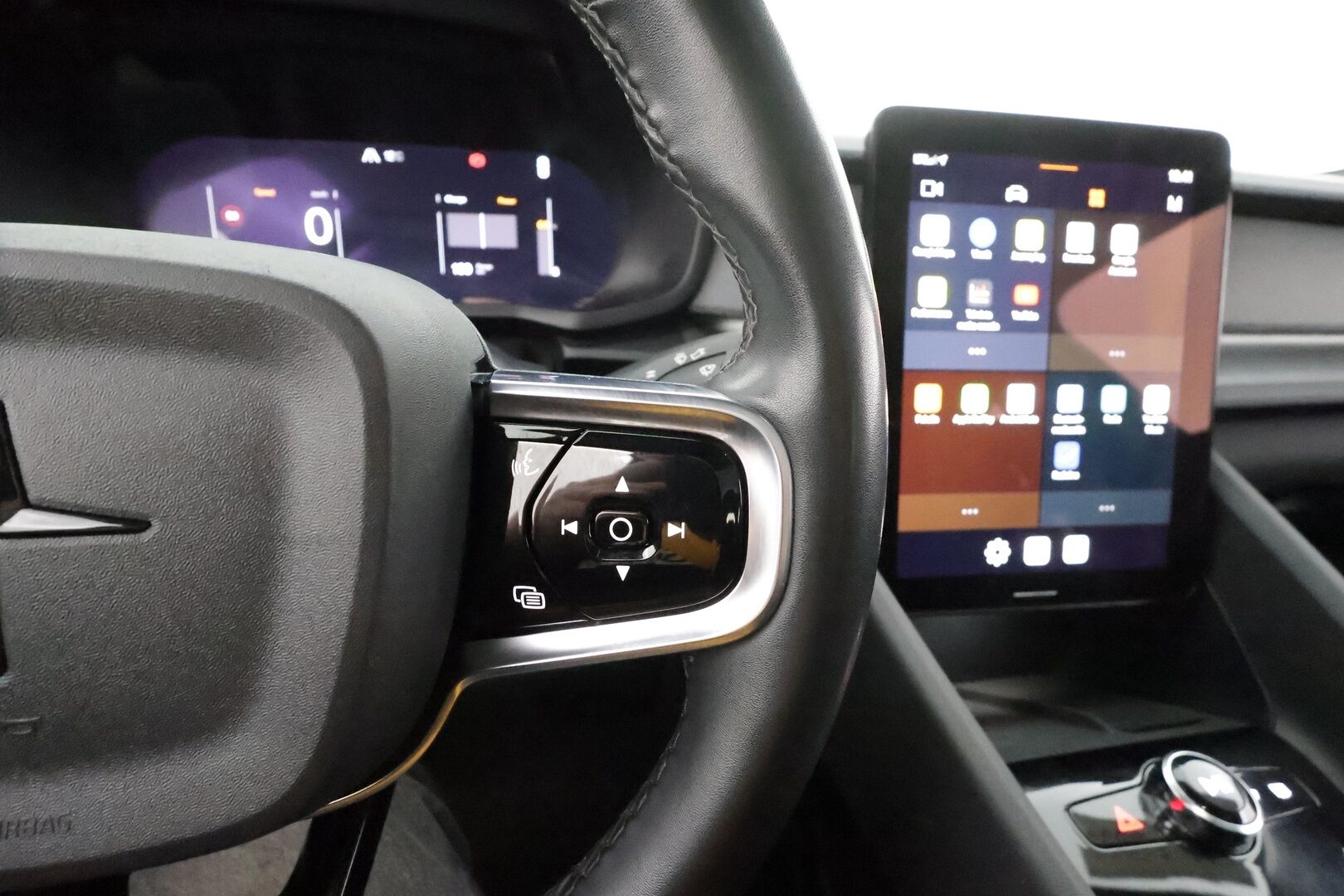 POLESTAR 2 2023 Long Range Dual Motor Performance, 350kW * H&K / Lasikatto / ILP / ACC / LED / 360 / Sportpenkki Muistilla * - Akku kuntotarkastettu / 2x Latauskaapelit / Merkkihuollot