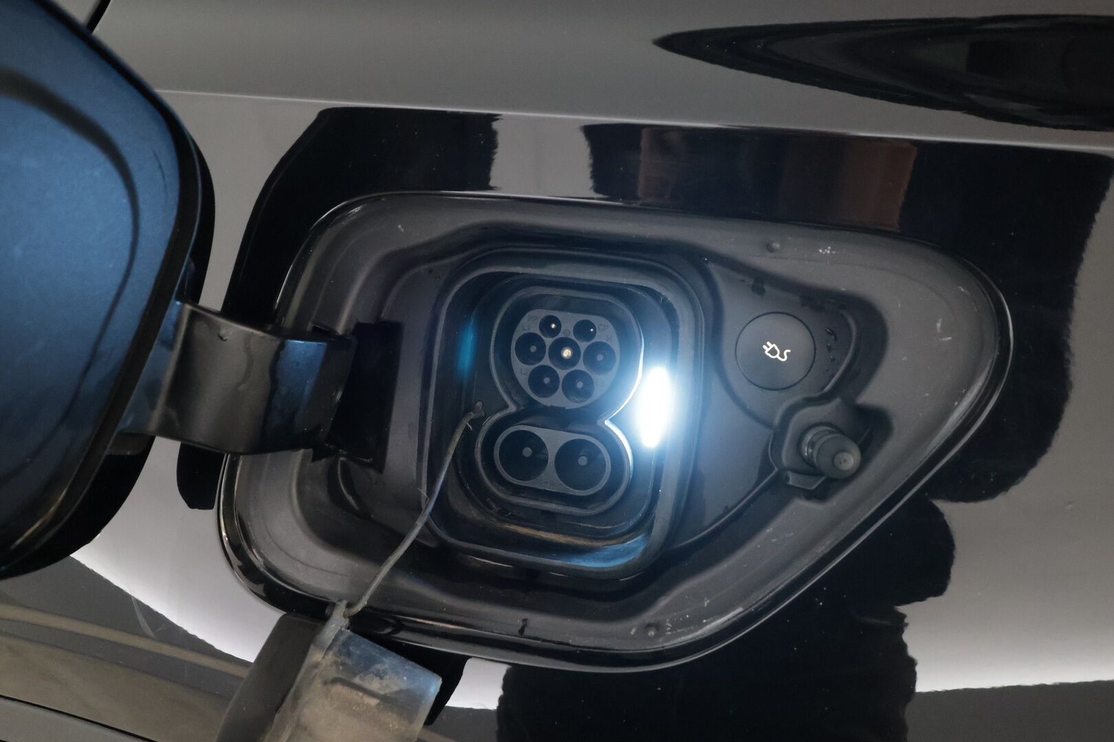 POLESTAR 2 2023 Long Range Dual Motor Performance, 350kW * H&K / Lasikatto / ILP / ACC / LED / 360 / Sportpenkki Muistilla * - Akku kuntotarkastettu / 2x Latauskaapelit / Merkkihuollot