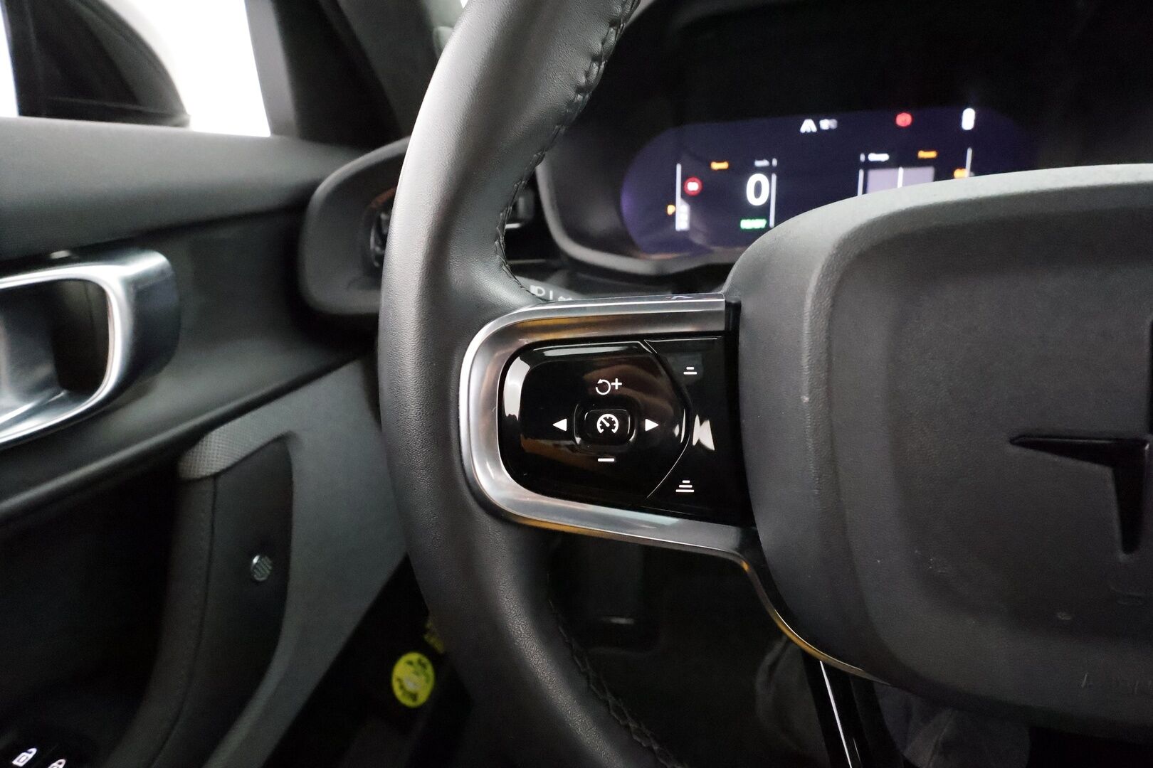 POLESTAR 2 2023 Long Range Dual Motor Performance, 350kW * H&K / Lasikatto / ILP / ACC / LED / 360 / Sportpenkki Muistilla * - Akku kuntotarkastettu / 2x Latauskaapelit / Merkkihuollot