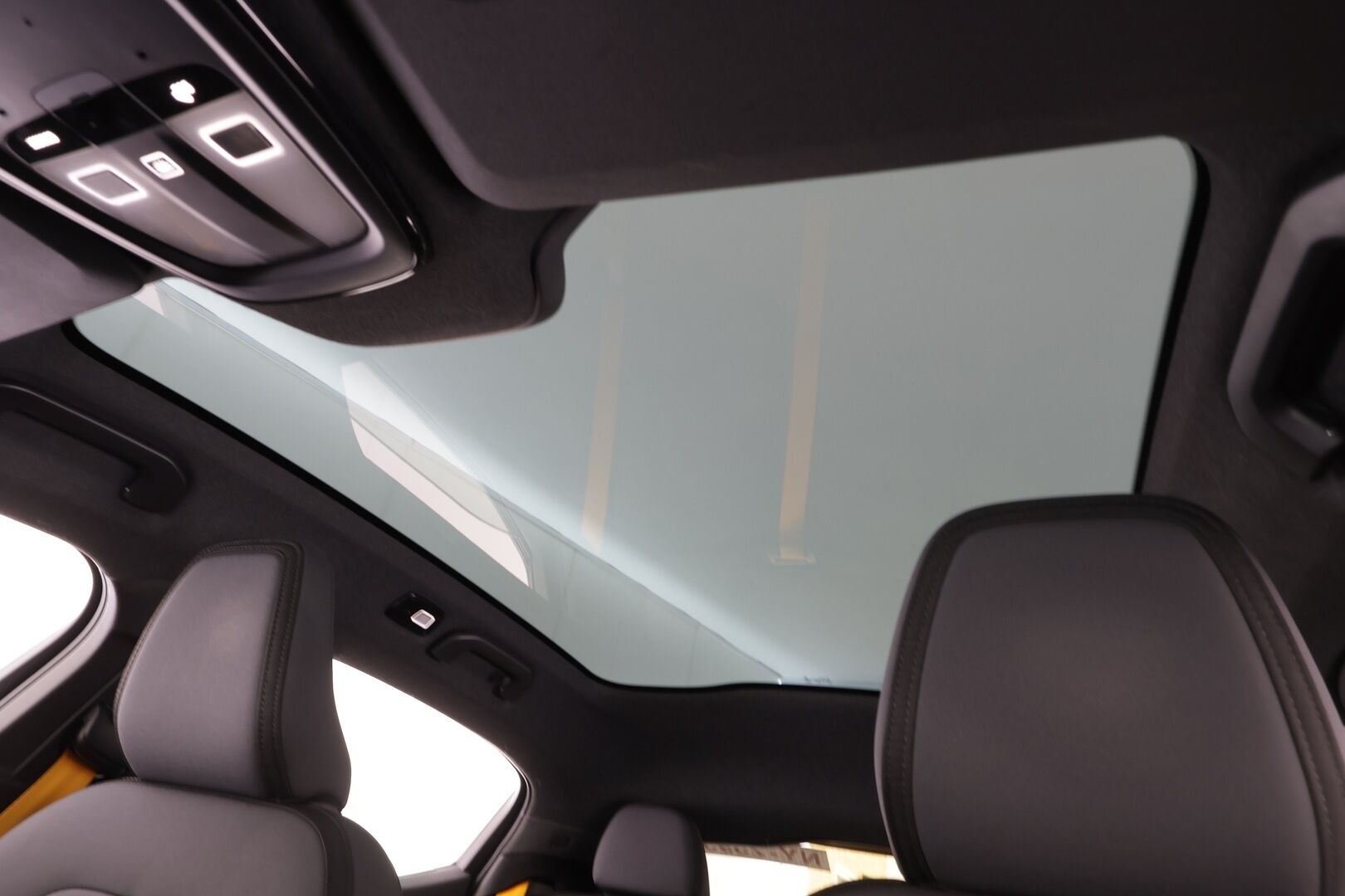 POLESTAR 2 2023 Long Range Dual Motor Performance, 350kW * H&K / Lasikatto / ILP / ACC / LED / 360 / Sportpenkki Muistilla * - Akku kuntotarkastettu / 2x Latauskaapelit / Merkkihuollot