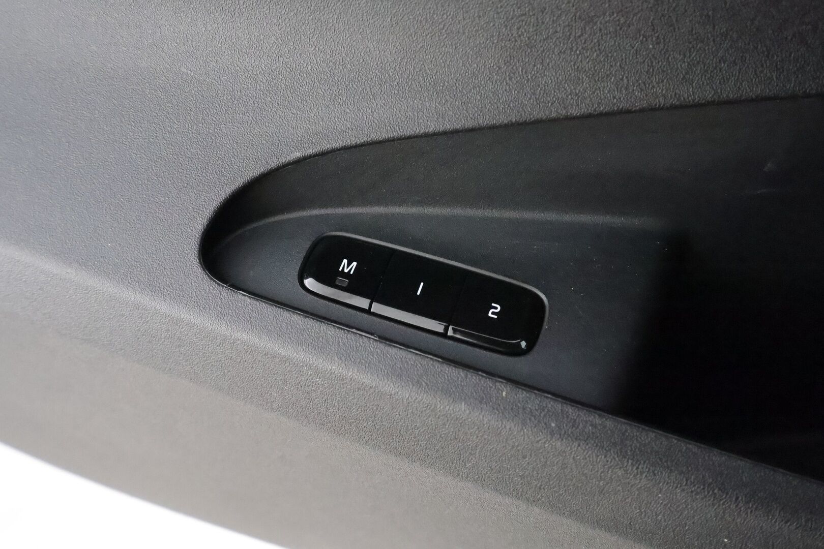 POLESTAR 2 2023 Long Range Dual Motor Performance, 350kW * H&K / Lasikatto / ILP / ACC / LED / 360 / Sportpenkki Muistilla * - Akku kuntotarkastettu / 2x Latauskaapelit / Merkkihuollot