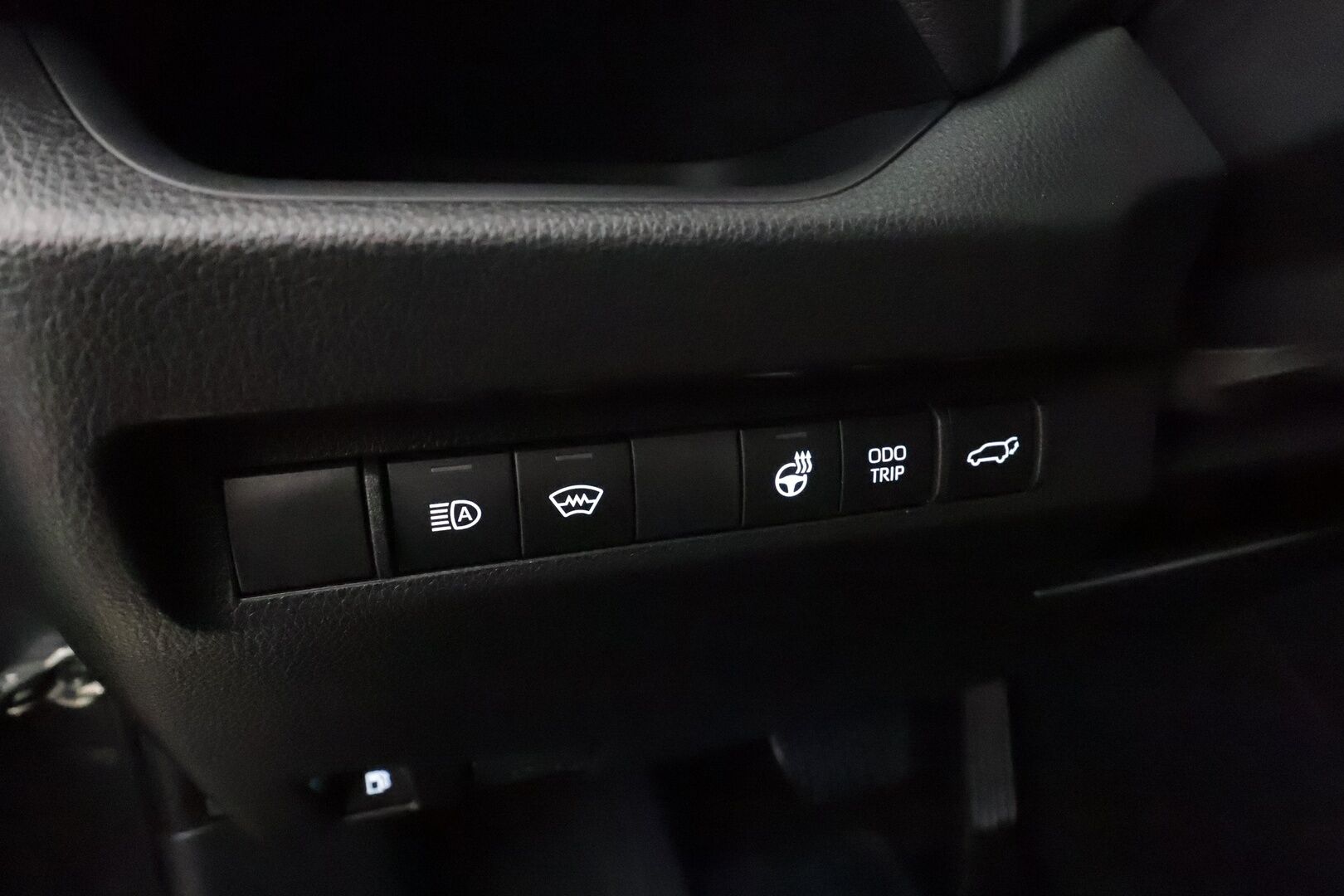 TOYOTA RAV4 2024 2.5 Hybrid AWD-i Active * ACC / LED / P.Kamera / Kaistavahti / Digimittaristo / Keyless * - Kahdet renkaat aluvanteilla 