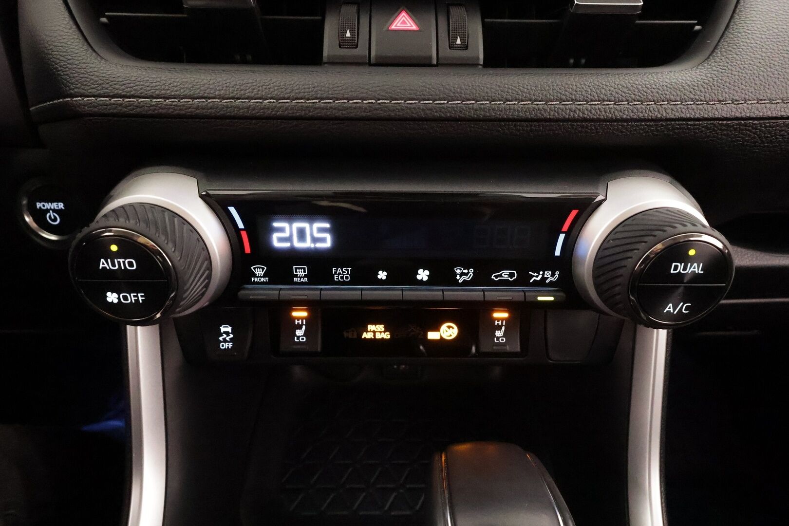 TOYOTA RAV4 2024 2.5 Hybrid AWD-i Active * ACC / LED / P.Kamera / Kaistavahti / Digimittaristo / Keyless * - Kahdet renkaat aluvanteilla 