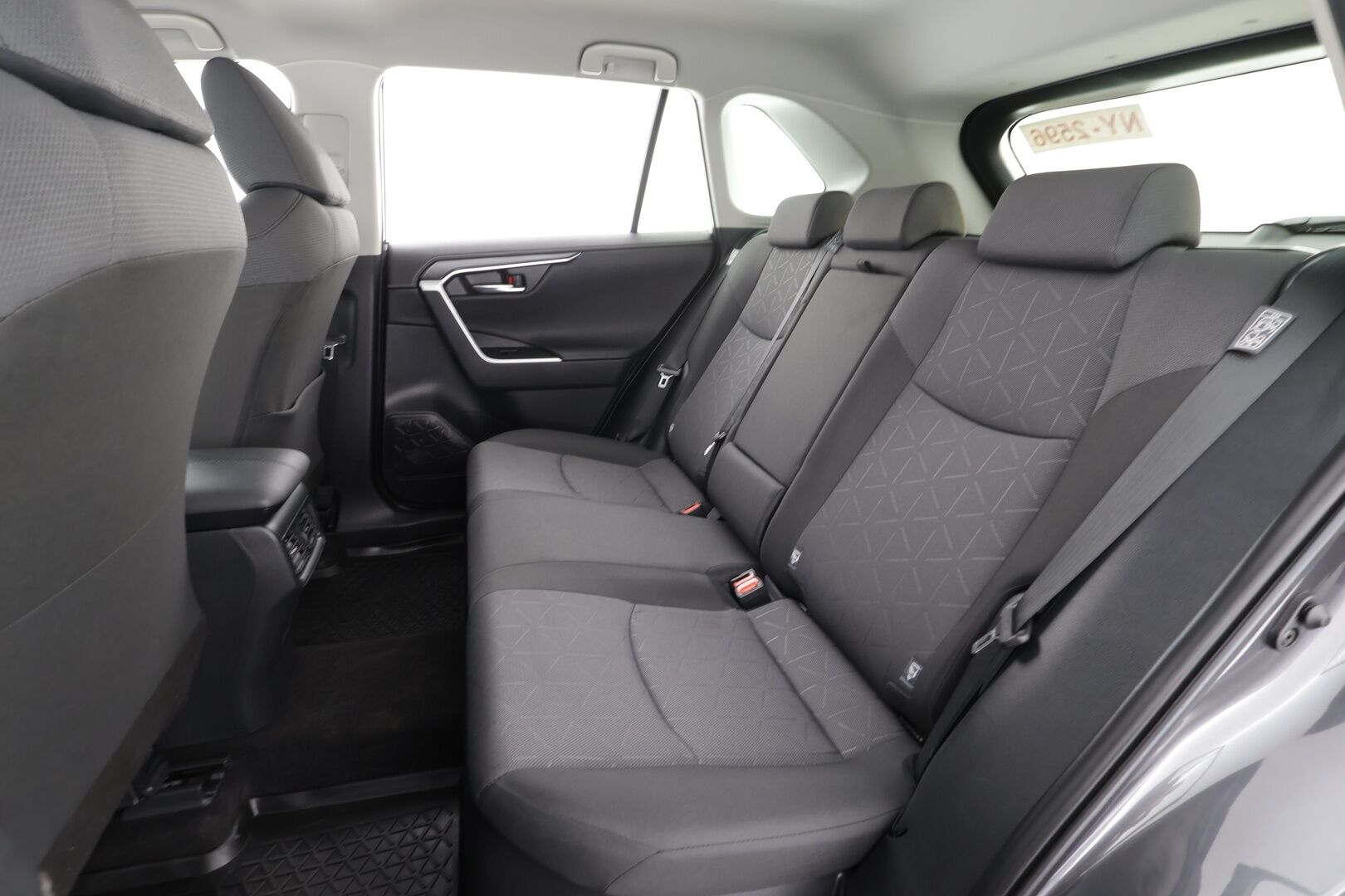 TOYOTA RAV4 2024 2.5 Hybrid AWD-i Active * ACC / LED / P.Kamera / Kaistavahti / Digimittaristo / Keyless * - Kahdet renkaat aluvanteilla 