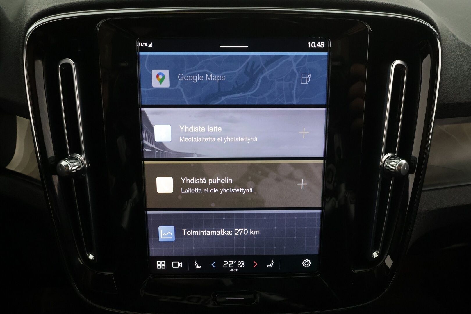 Volvo C40 2023 Recharge Single Motor Ultimate * ACC / P.kamera / LED / Navi / Muistipenkki / Lasikatto / Koukku / KeylessGo / Puolinahat * - Kahdet renkaat aluvanteilla / Merkkihuollettu