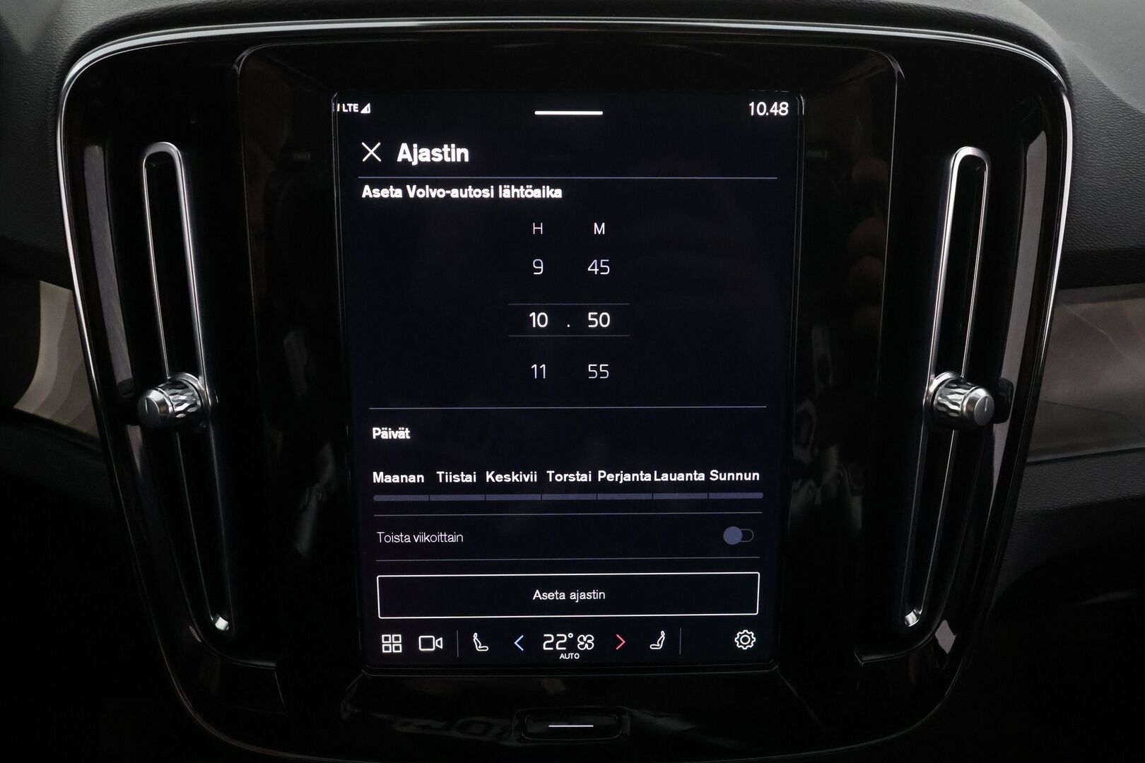 Volvo C40 2023 Recharge Single Motor Ultimate * ACC / P.kamera / LED / Navi / Muistipenkki / Lasikatto / Koukku / KeylessGo / Puolinahat * - Kahdet renkaat aluvanteilla / Merkkihuollettu