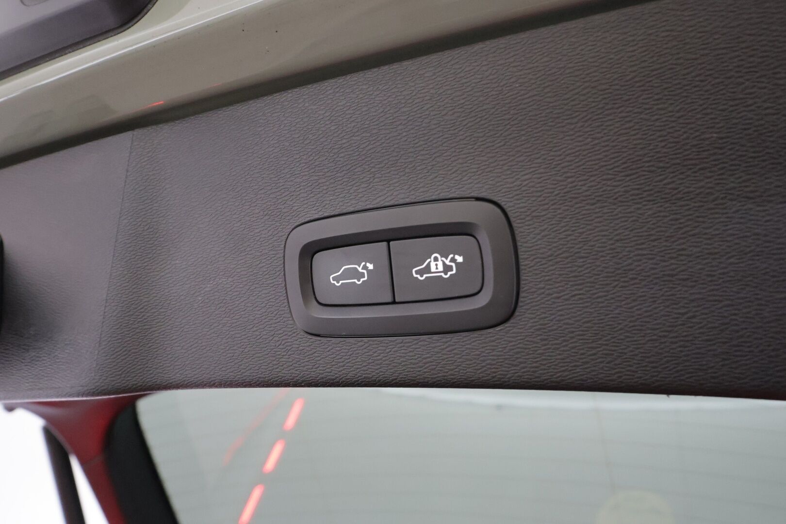 Volvo C40 2023 Recharge Single Motor Ultimate * ACC / P.kamera / LED / Navi / Muistipenkki / Lasikatto / Koukku / KeylessGo / Puolinahat * - Kahdet renkaat aluvanteilla / Merkkihuollettu