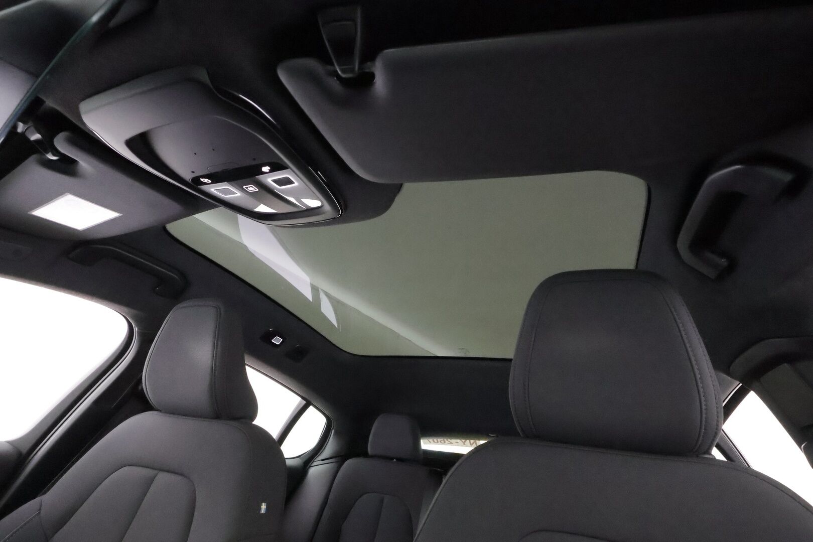 Volvo C40 2023 Recharge Single Plus aut * ILP / Koukku / ACC / Pixel-LED / P.kamera / Sportpenkki Muistilla / Navi / Kaistavahti * - Akku kuntotarkastettu / 2x Latauskaapelit 