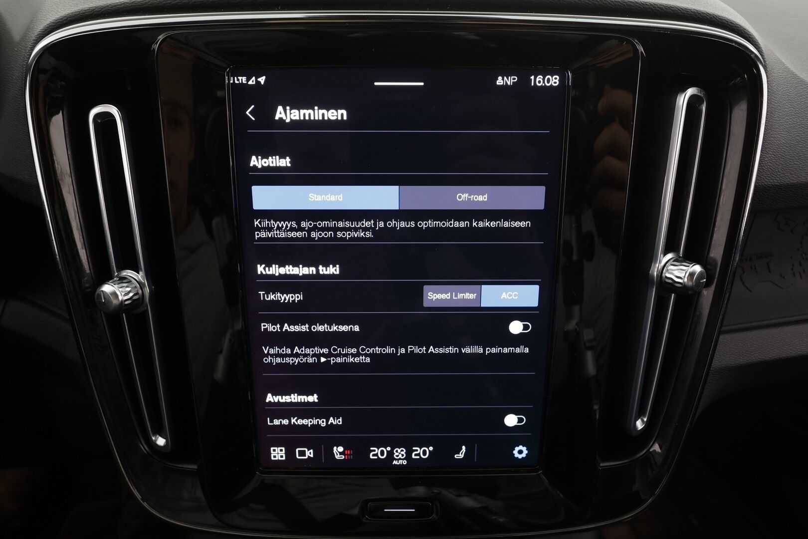 Volvo C40 2023 Recharge Single Plus aut * ILP / Koukku / ACC / Pixel-LED / P.kamera / Sportpenkki Muistilla / Navi / Kaistavahti * - Akku kuntotarkastettu / 2x Latauskaapelit 