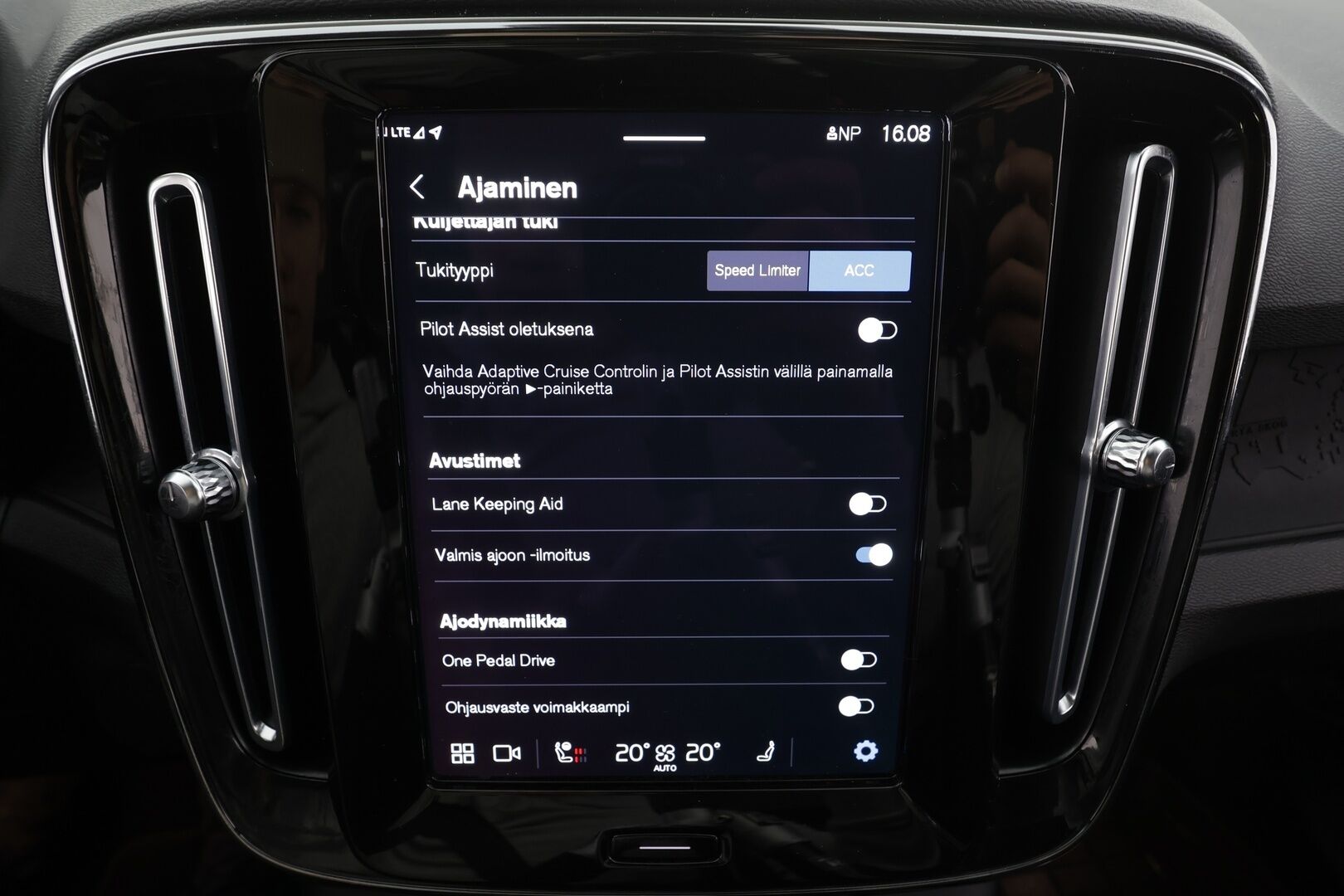 Volvo C40 2023 Recharge Single Plus aut * ILP / Koukku / ACC / Pixel-LED / P.kamera / Sportpenkki Muistilla / Navi / Kaistavahti * - Akku kuntotarkastettu / 2x Latauskaapelit 