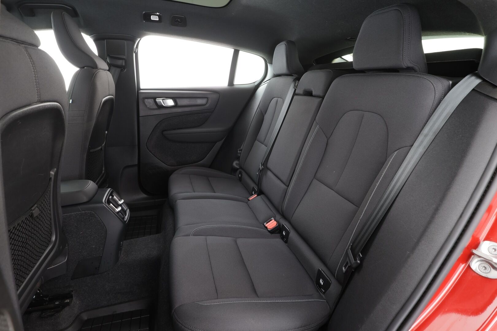 Volvo C40 2023 Recharge Single Plus aut * ILP / Koukku / ACC / Pixel-LED / P.kamera / Sportpenkki Muistilla / Navi / Kaistavahti * - Akku kuntotarkastettu / 2x Latauskaapelit 