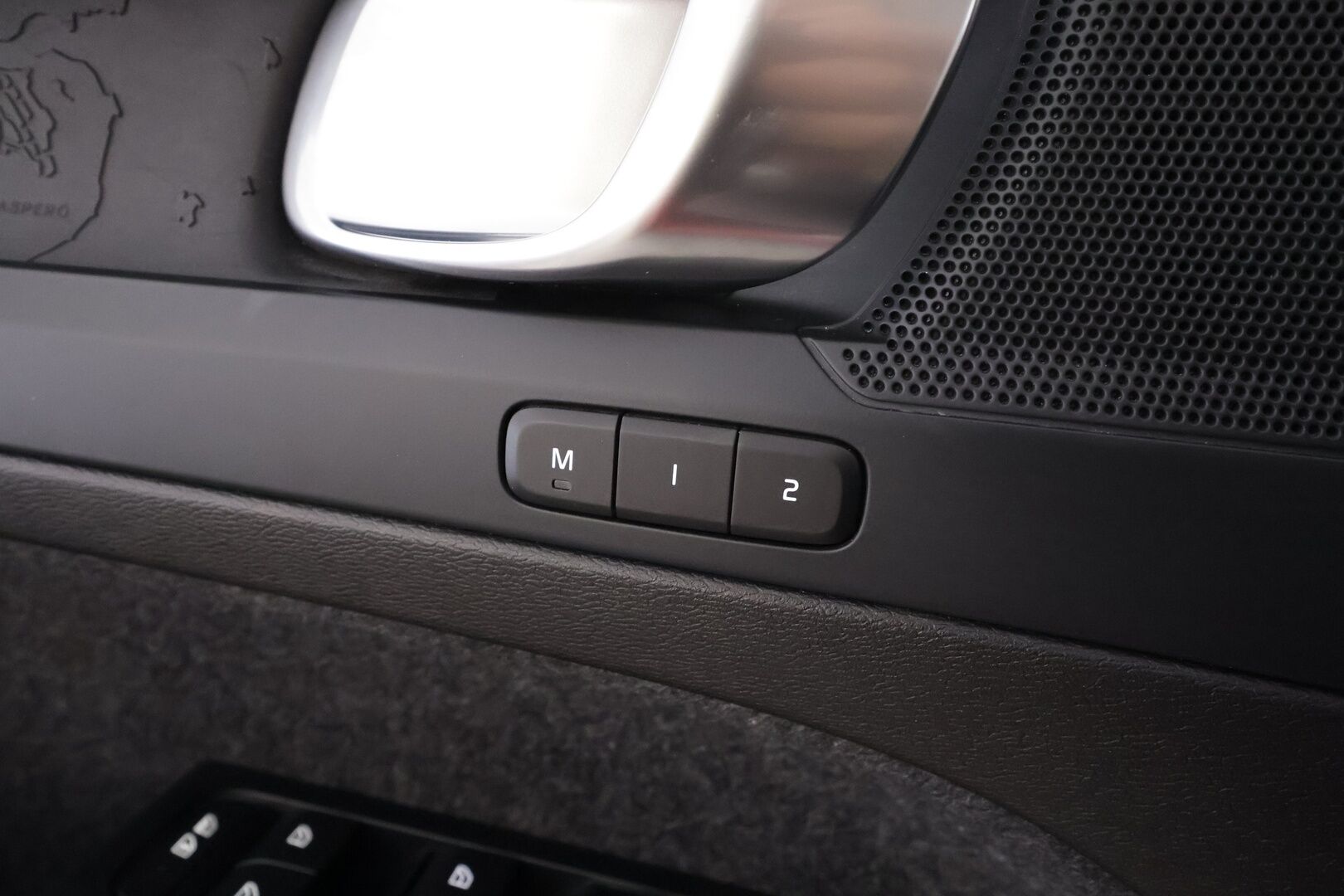 Volvo C40 2023 Recharge Single Plus aut * ILP / Koukku / ACC / Pixel-LED / P.kamera / Sportpenkki Muistilla / Navi / Kaistavahti * - Akku kuntotarkastettu / 2x Latauskaapelit 