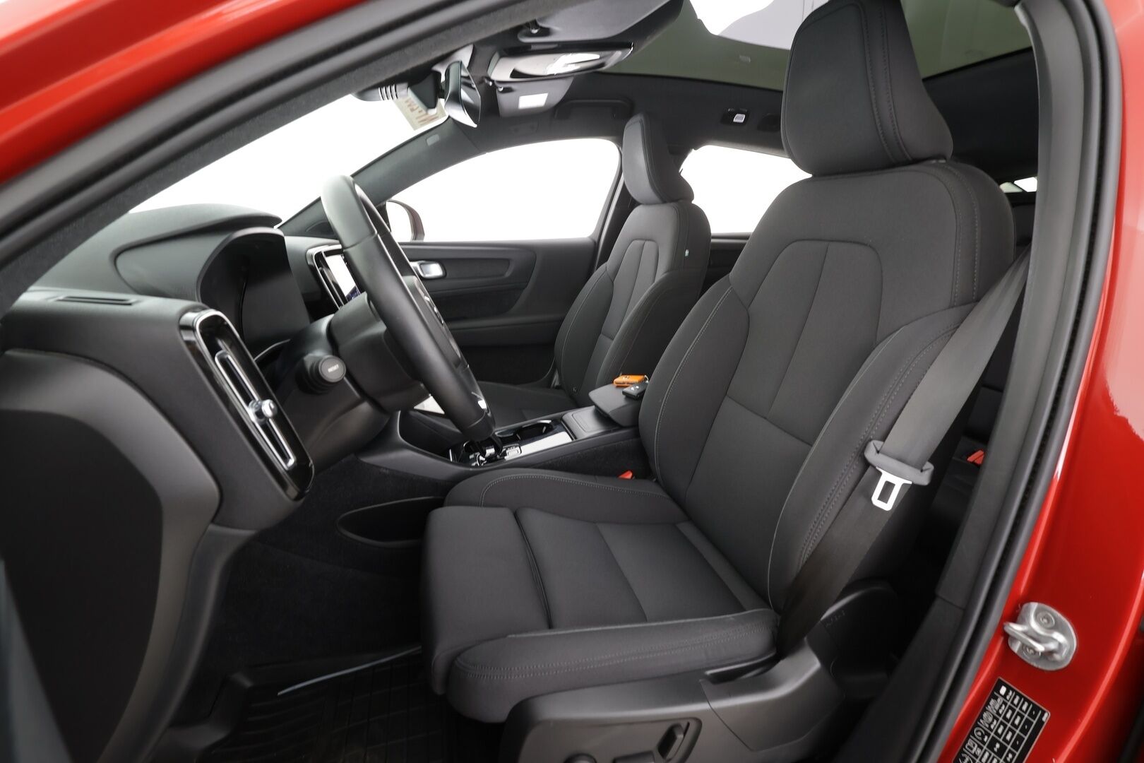 Volvo C40 2023 Recharge Single Plus aut * ILP / Koukku / ACC / Pixel-LED / P.kamera / Sportpenkki Muistilla / Navi / Kaistavahti * - Akku kuntotarkastettu / 2x Latauskaapelit 