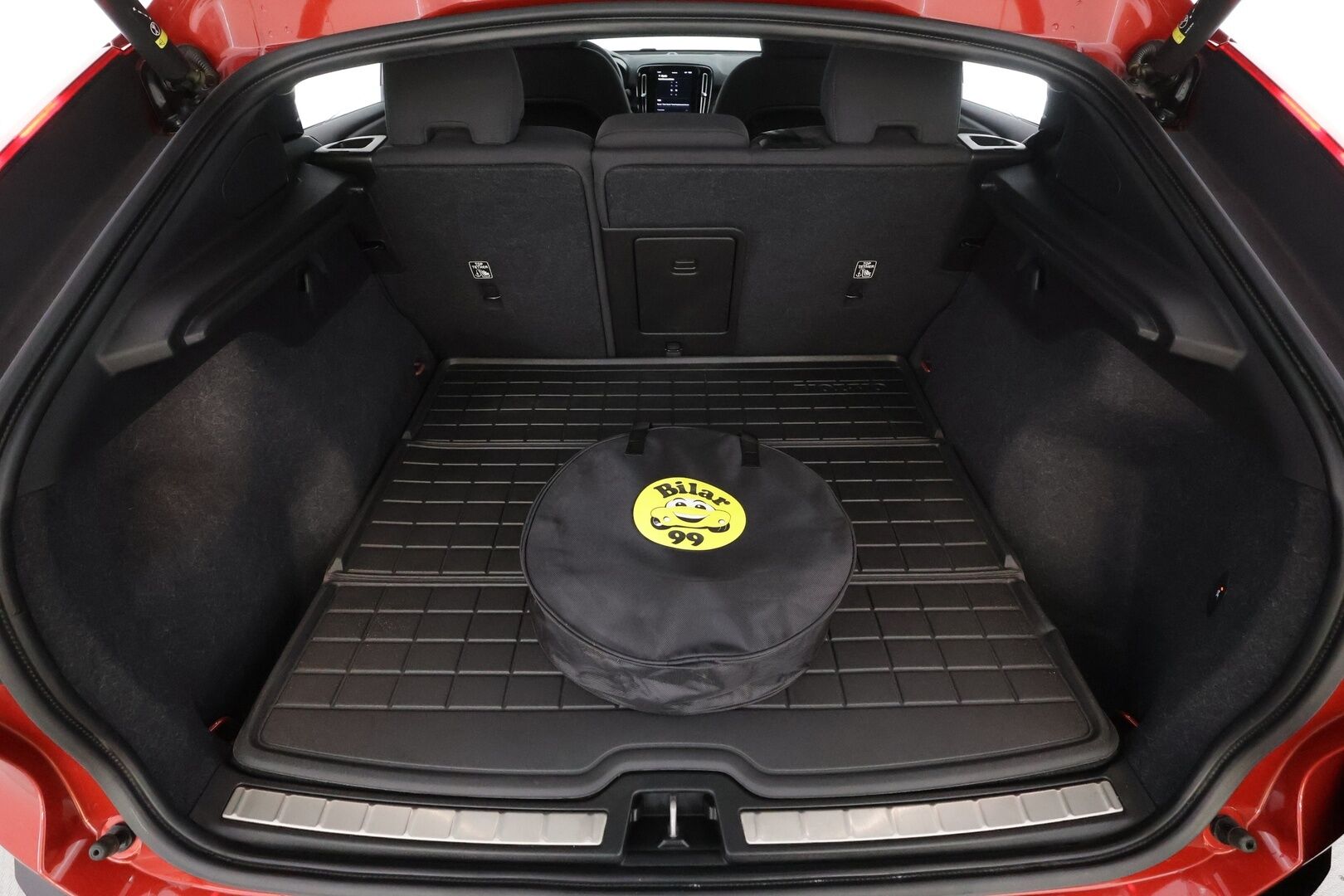 Volvo C40 2023 Recharge Single Plus aut * ILP / Koukku / ACC / Pixel-LED / P.kamera / Sportpenkki Muistilla / Navi / Kaistavahti * - Akku kuntotarkastettu / 2x Latauskaapelit 