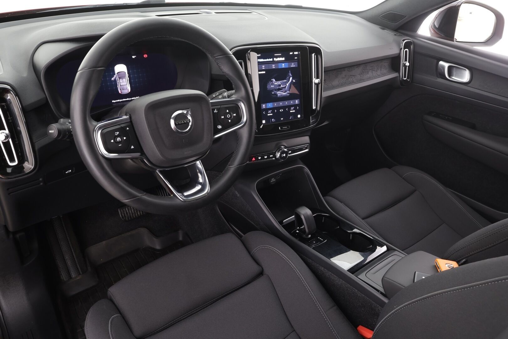 Volvo C40 2023 Recharge Single Plus aut * ILP / Koukku / ACC / Pixel-LED / P.kamera / Sportpenkki Muistilla / Navi / Kaistavahti * - Akku kuntotarkastettu / 2x Latauskaapelit 