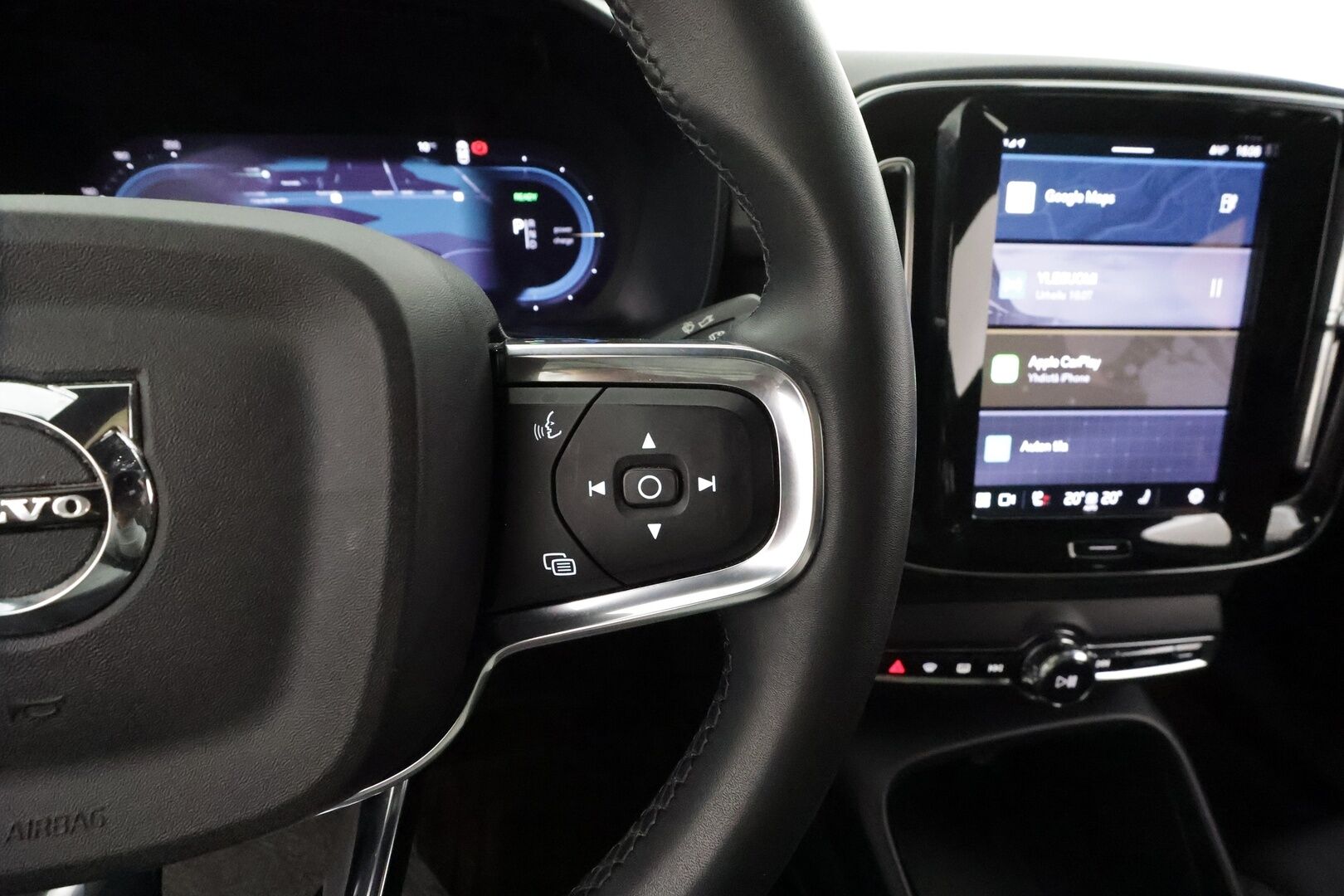 Volvo C40 2023 Recharge Single Plus aut * ILP / Koukku / ACC / Pixel-LED / P.kamera / Sportpenkki Muistilla / Navi / Kaistavahti * - Akku kuntotarkastettu / 2x Latauskaapelit 