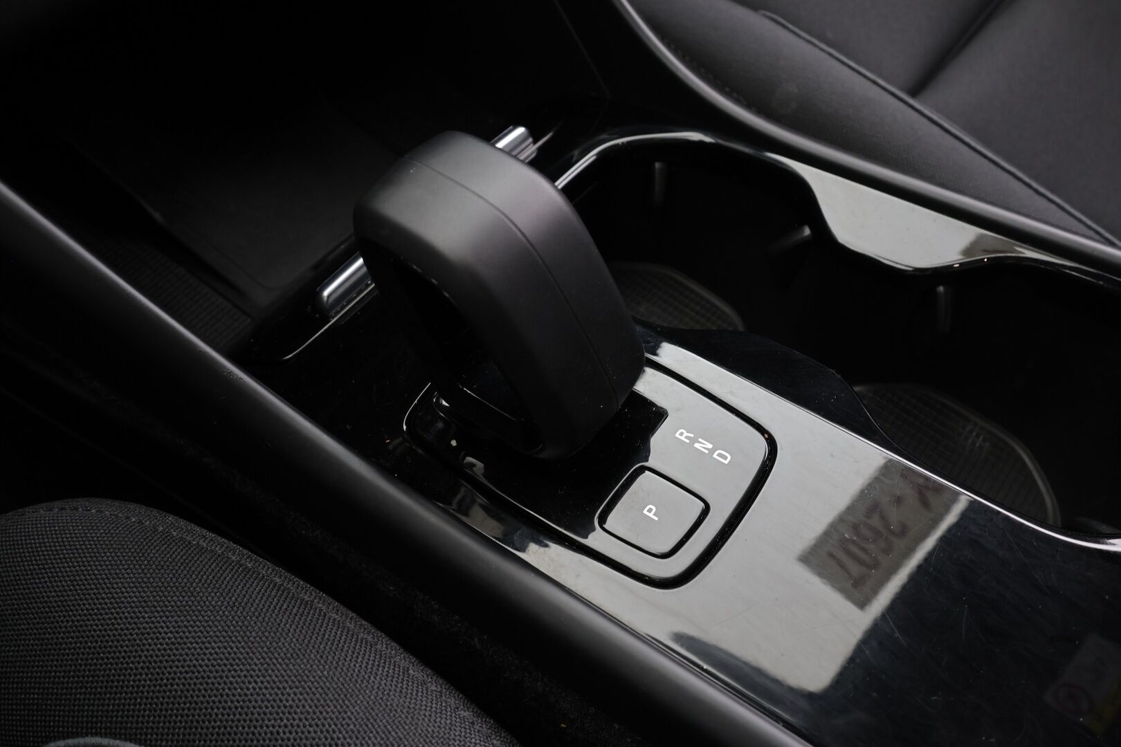 Volvo C40 2023 Recharge Single Plus aut * ILP / Koukku / ACC / Pixel-LED / P.kamera / Sportpenkki Muistilla / Navi / Kaistavahti * - Akku kuntotarkastettu / 2x Latauskaapelit 