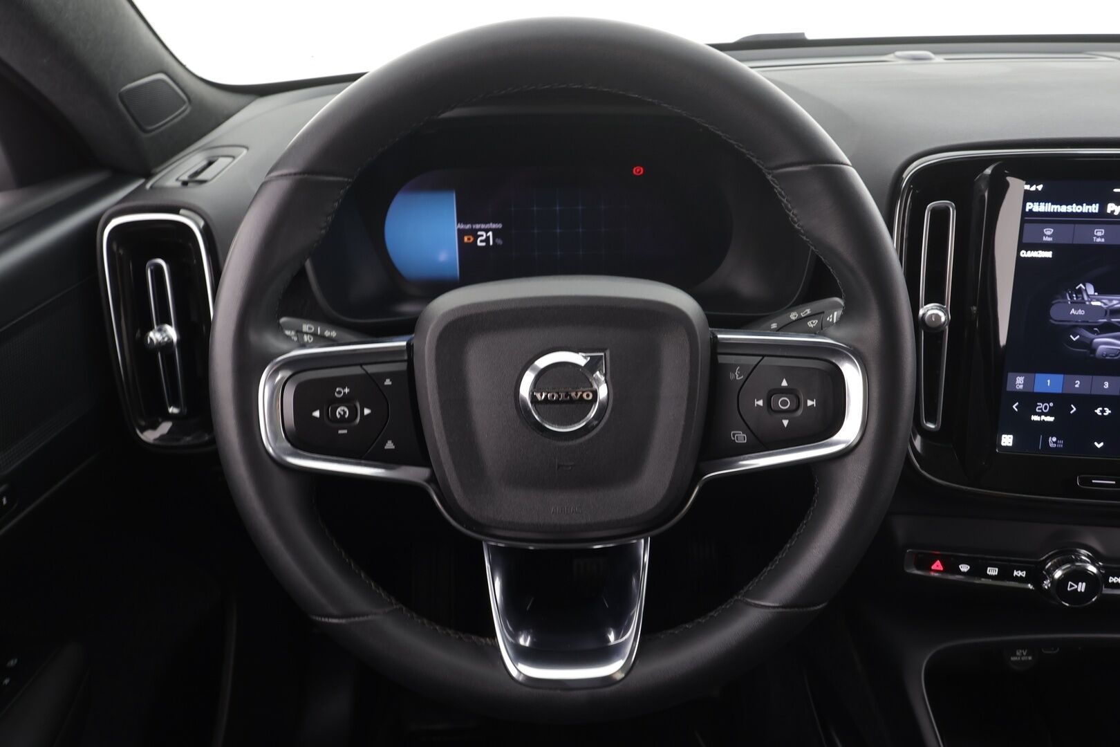 Volvo C40 2023 Recharge Single Plus aut * ILP / Koukku / ACC / Pixel-LED / P.kamera / Sportpenkki Muistilla / Navi / Kaistavahti * - Akku kuntotarkastettu / 2x Latauskaapelit 