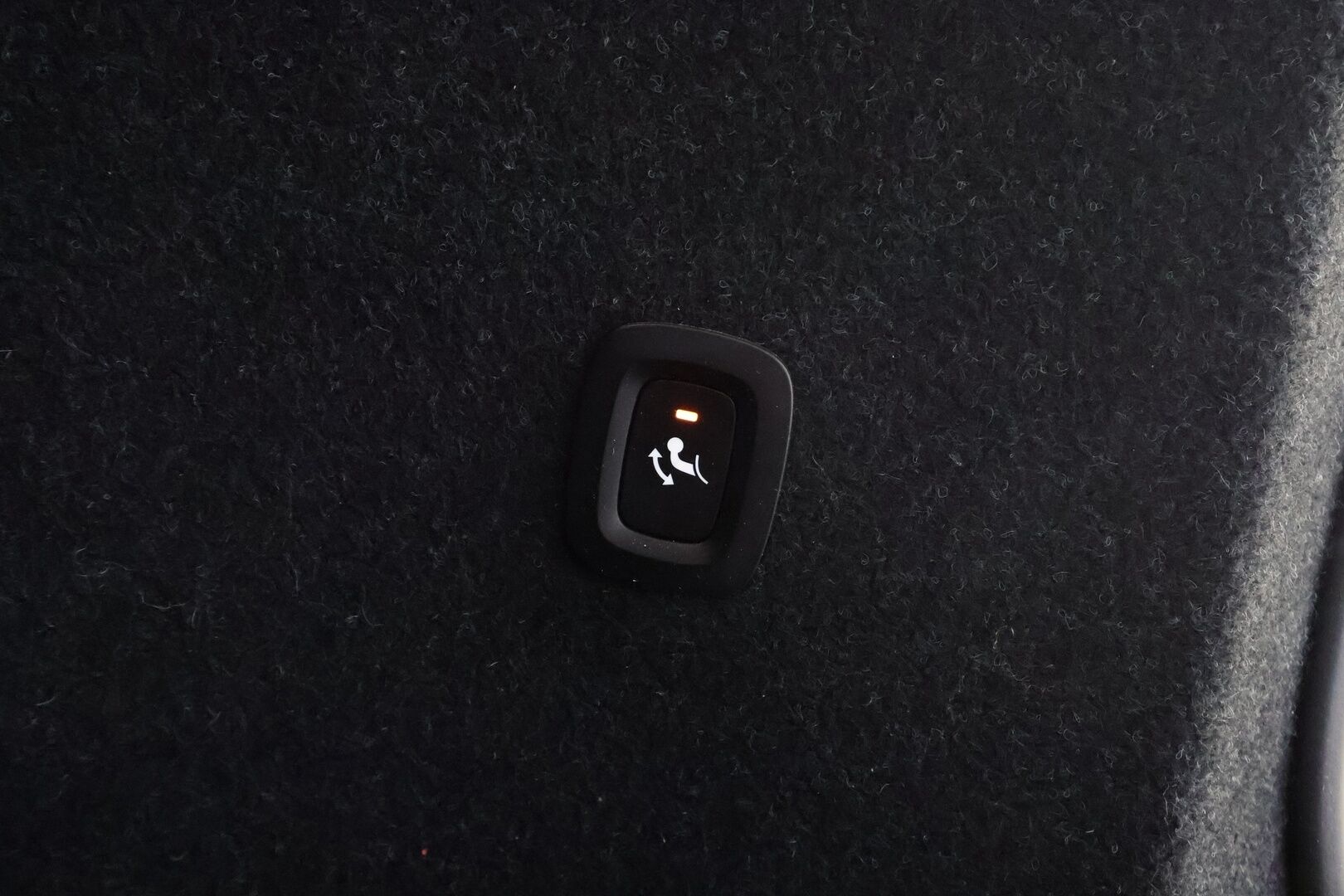 Volvo C40 2023 Recharge Single Plus aut * ILP / Koukku / ACC / Pixel-LED / P.kamera / Sportpenkki Muistilla / Navi / Kaistavahti * - Akku kuntotarkastettu / 2x Latauskaapelit 