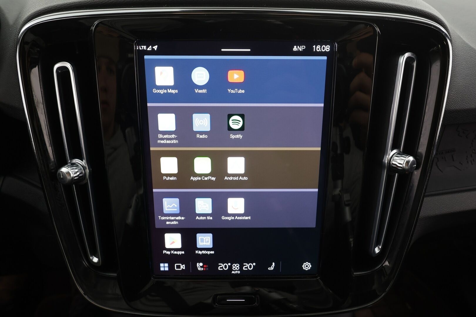 Volvo C40 2023 Recharge Single Plus aut * ILP / Koukku / ACC / Pixel-LED / P.kamera / Sportpenkki Muistilla / Navi / Kaistavahti * - Akku kuntotarkastettu / 2x Latauskaapelit 