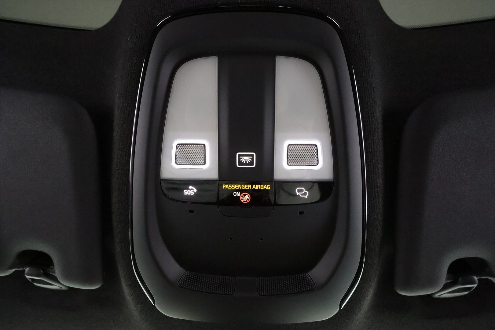 Volvo C40 2023 Recharge Single Plus aut * ILP / Koukku / ACC / Pixel-LED / P.kamera / Sportpenkki Muistilla / Navi / Kaistavahti * - Akku kuntotarkastettu / 2x Latauskaapelit 