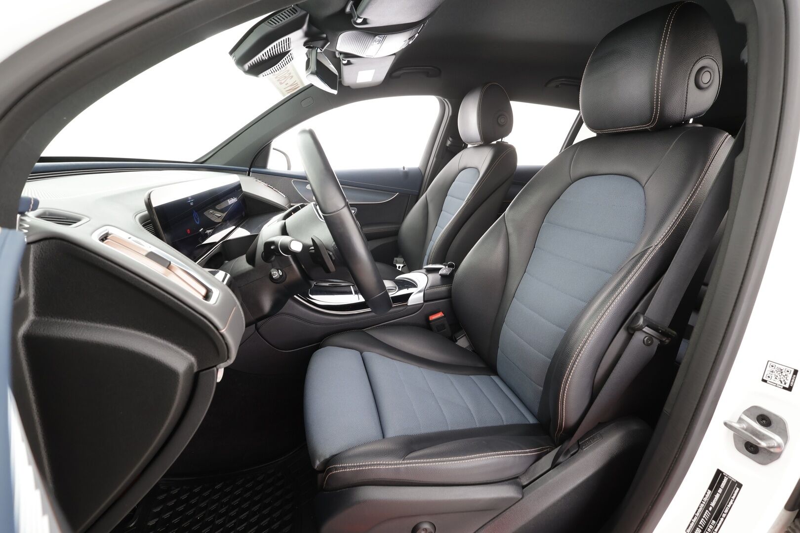 Mercedes-Benz EQC 2022 400 4Matic * Distronic + / LED / Koukku / Sähköpenkit muistilla / Keyless / Navi * - 1.Om / Kahdet renkaat