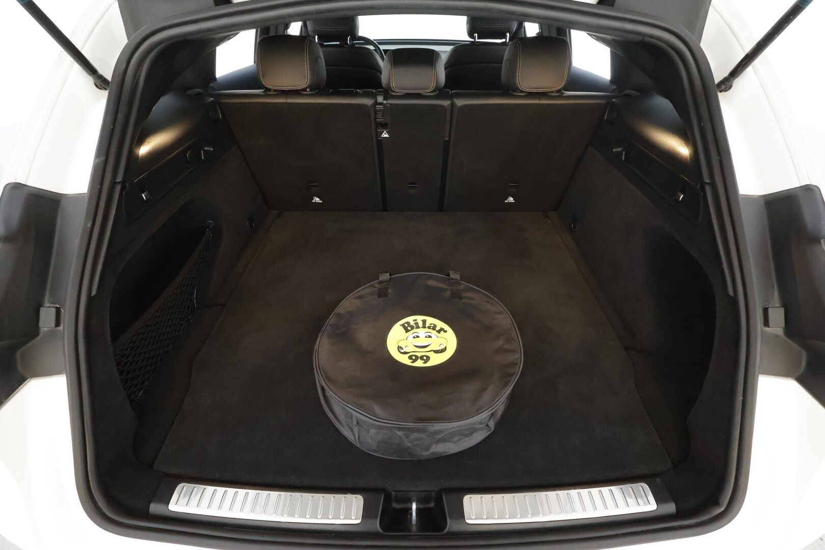 Mercedes-Benz EQC 2022 400 4Matic * Distronic + / LED / Koukku / Sähköpenkit muistilla / Keyless / Navi * - 1.Om / Kahdet renkaat