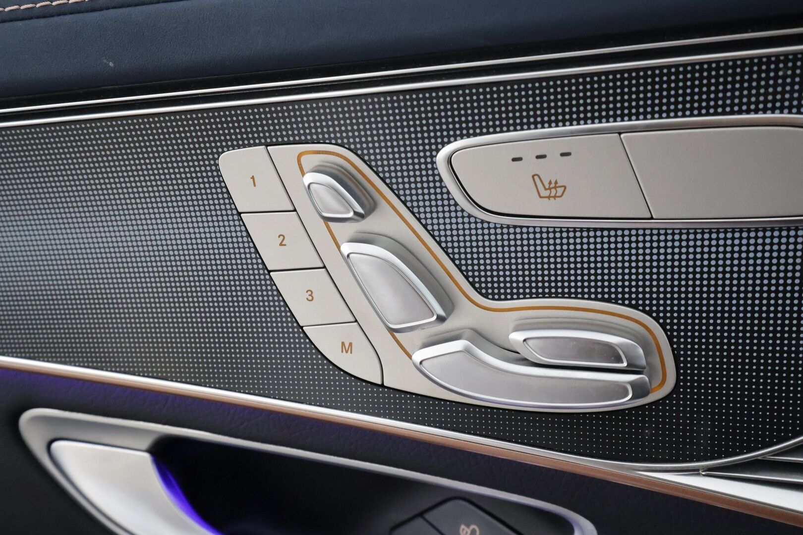 Mercedes-Benz EQC 2022 400 4Matic * Distronic + / LED / Koukku / Sähköpenkit muistilla / Keyless / Navi * - 1.Om / Kahdet renkaat