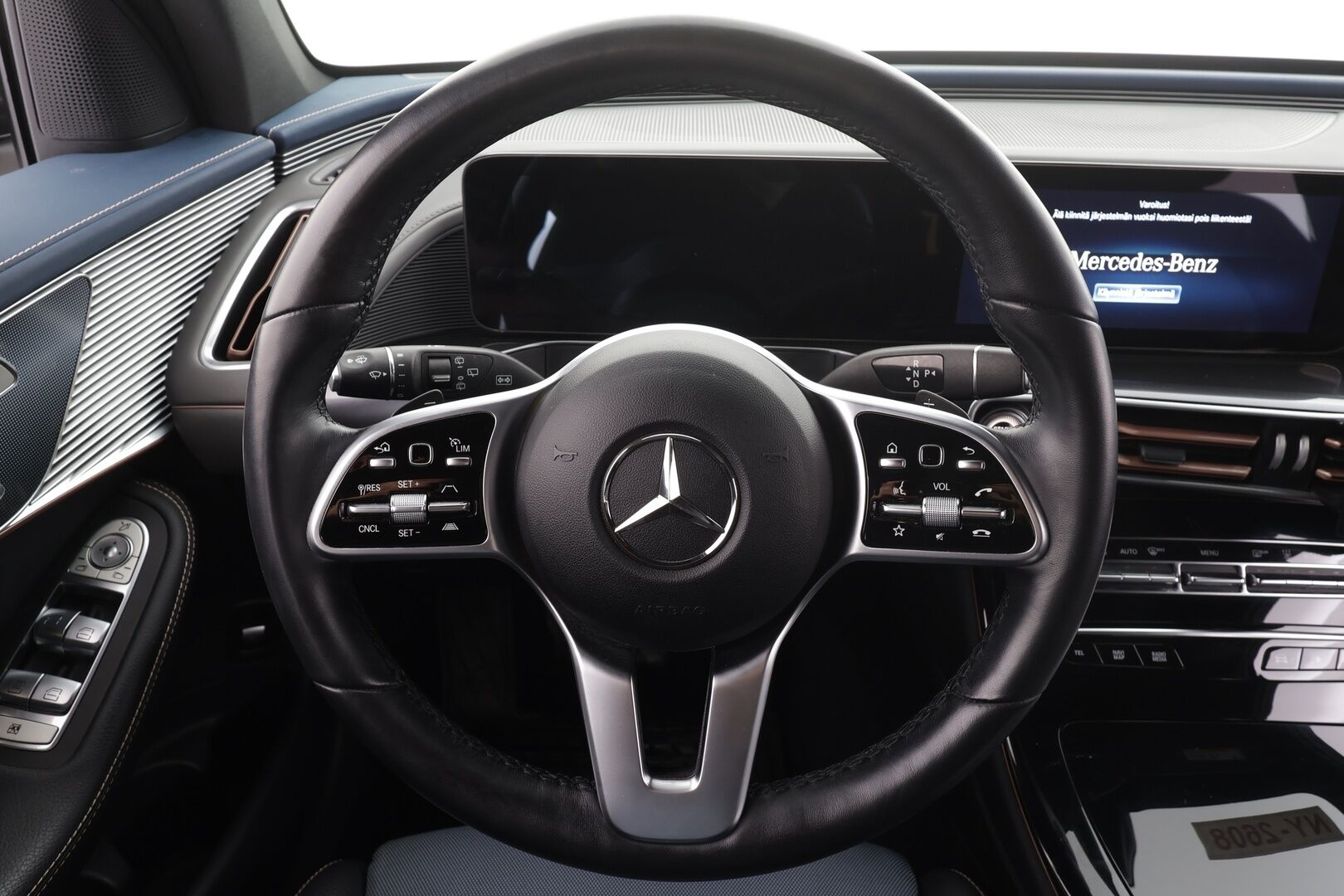 Mercedes-Benz EQC 2022 400 4Matic * Distronic + / LED / Koukku / Sähköpenkit muistilla / Keyless / Navi * - 1.Om / Kahdet renkaat